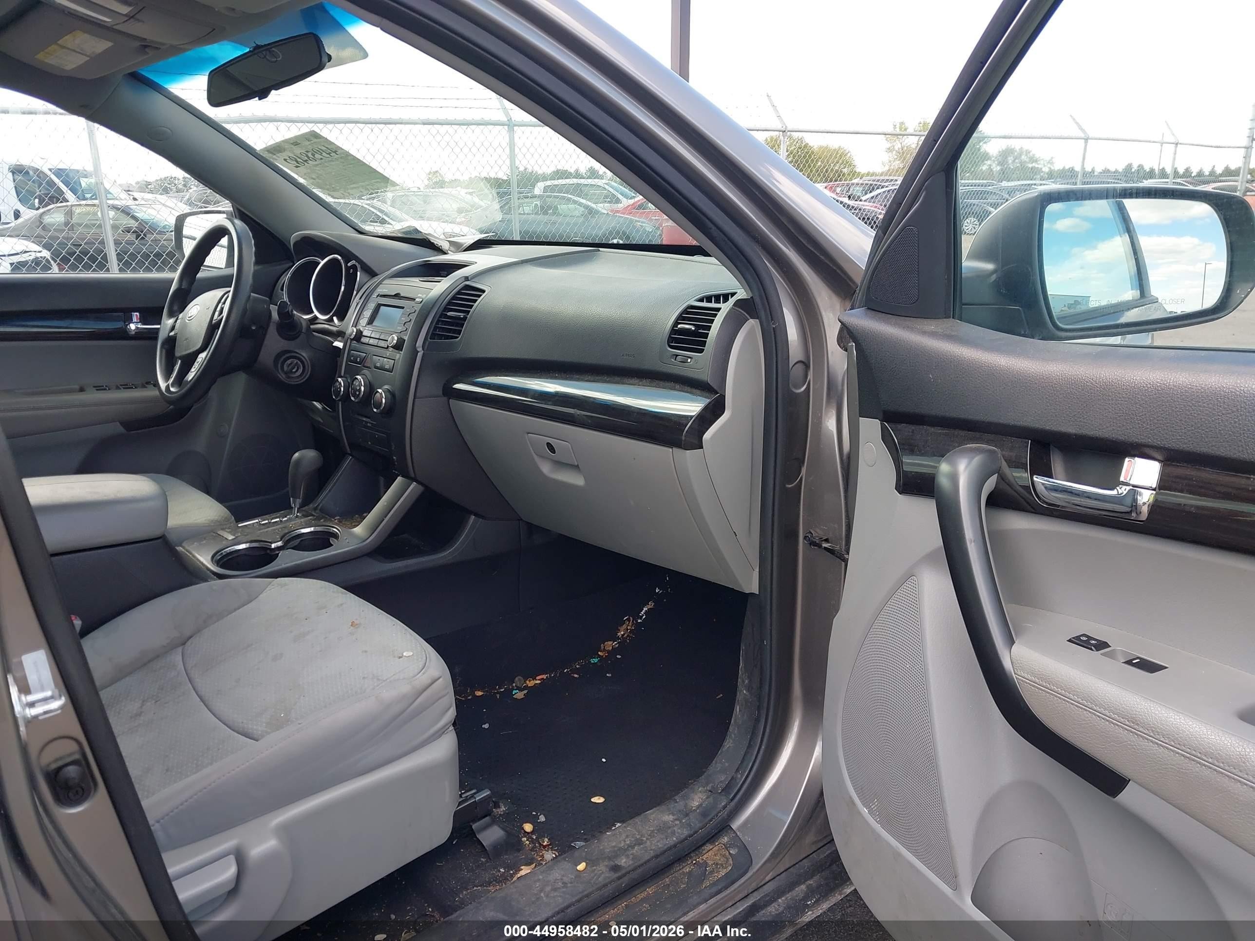 2013 Kia Sorento Lx V6 Gray vin: 5XYKTDA29DG310882