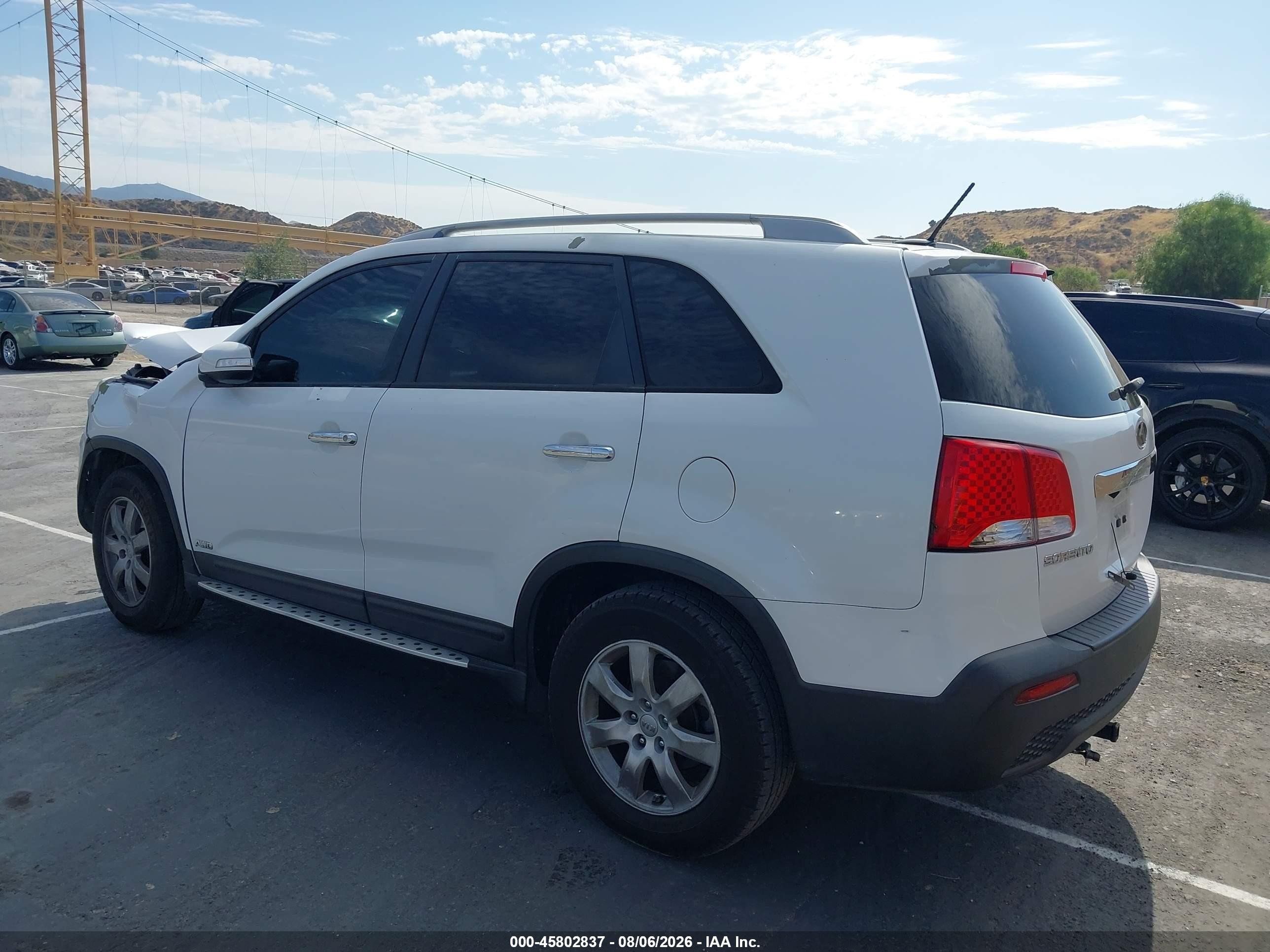2013 Kia Sorento Lx V6 White vin: 5XYKTDA29DG343672
