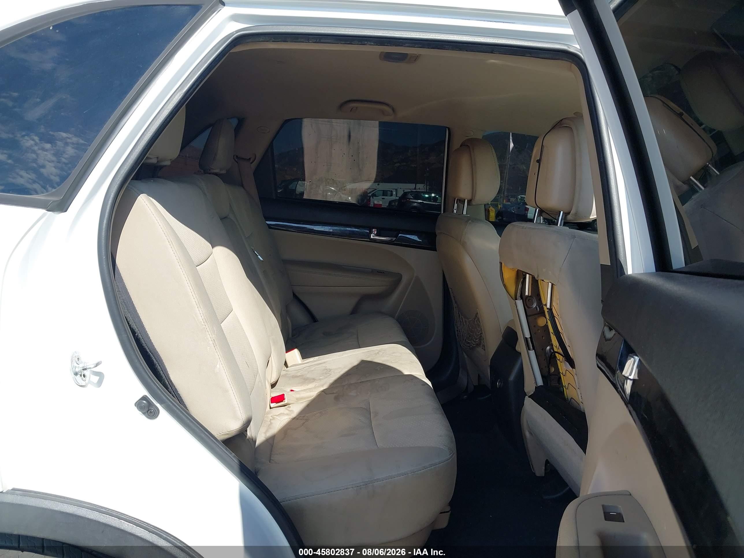 2013 Kia Sorento Lx V6 White vin: 5XYKTDA29DG343672