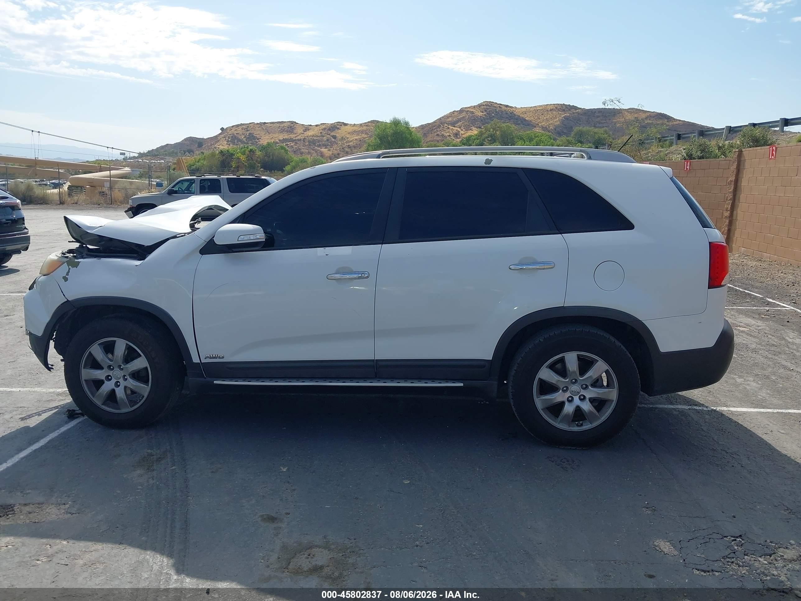 2013 Kia Sorento Lx V6 White vin: 5XYKTDA29DG343672