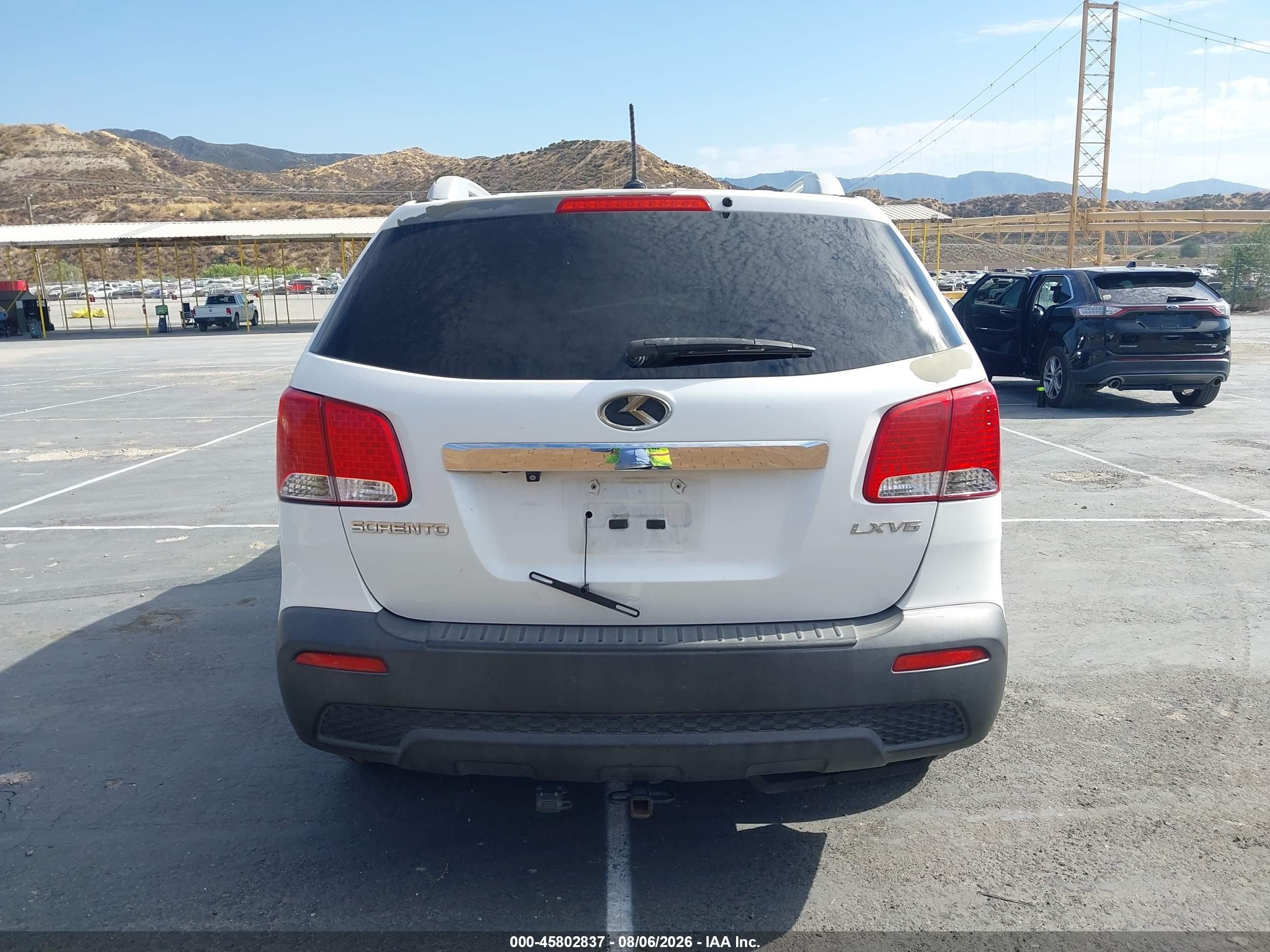 2013 Kia Sorento Lx V6 White vin: 5XYKTDA29DG343672