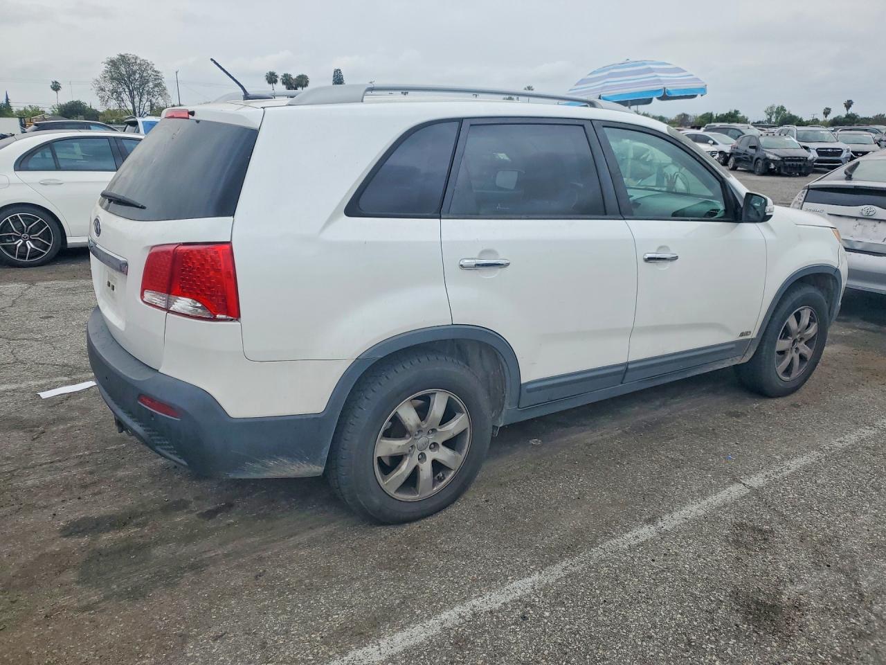 2013 Kia Sorento Lx White vin: 5XYKTDA29DG403076