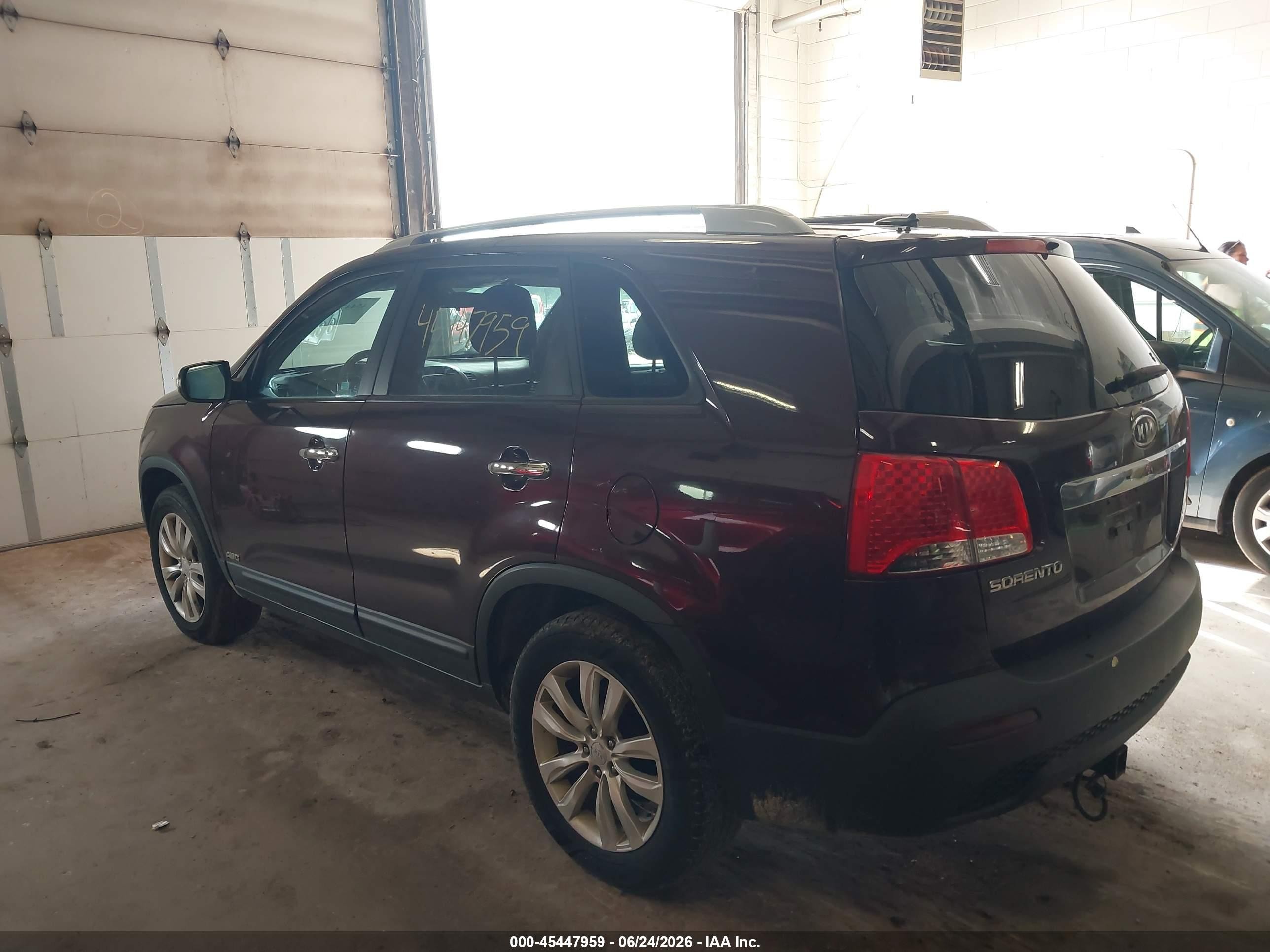 2011 Kia Sorento Lx V6 Purple vin: 5XYKTDA2XBG177806