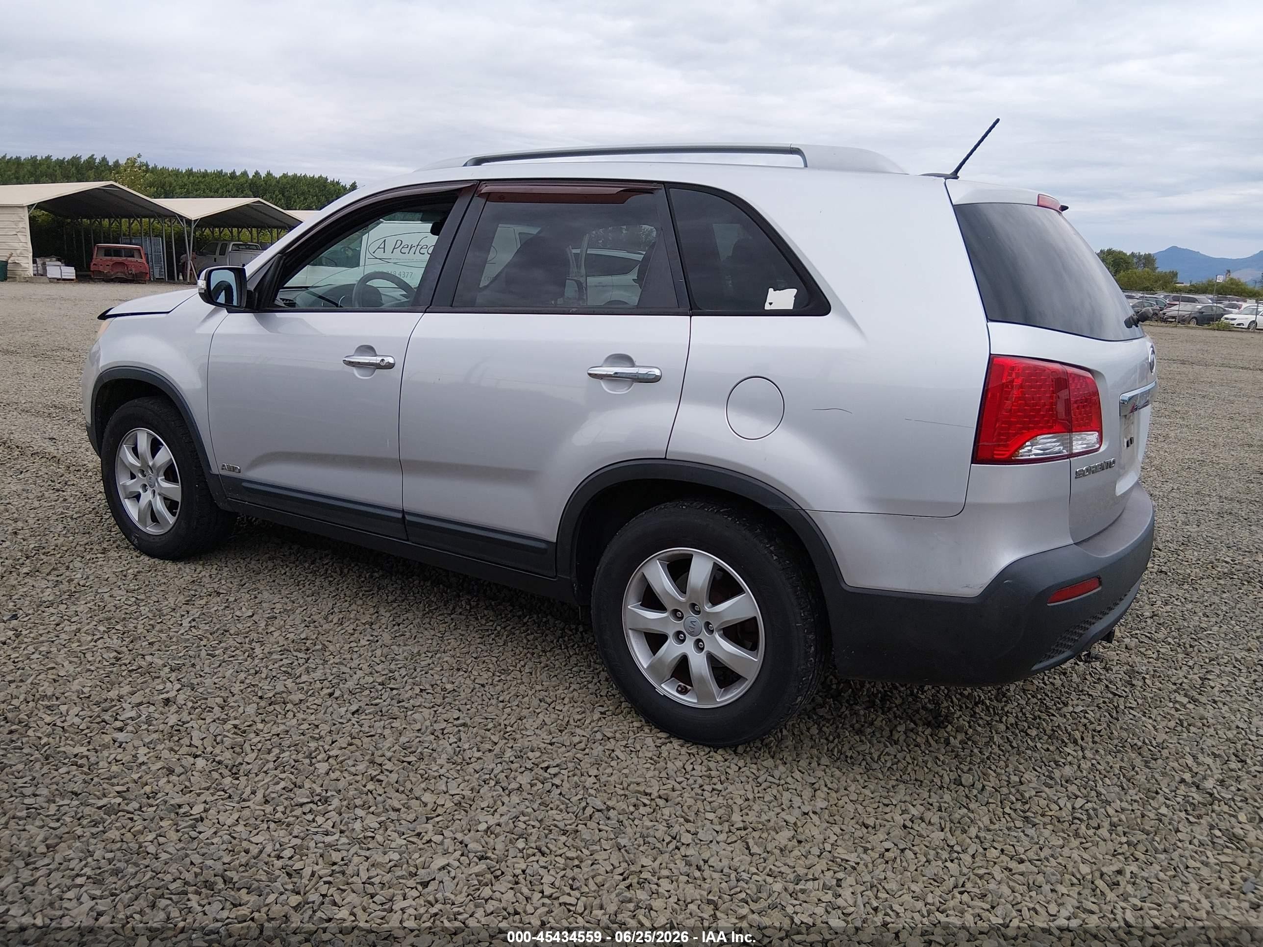 2012 Kia Sorento Lx V6 Silver vin: 5XYKTDA2XCG242297