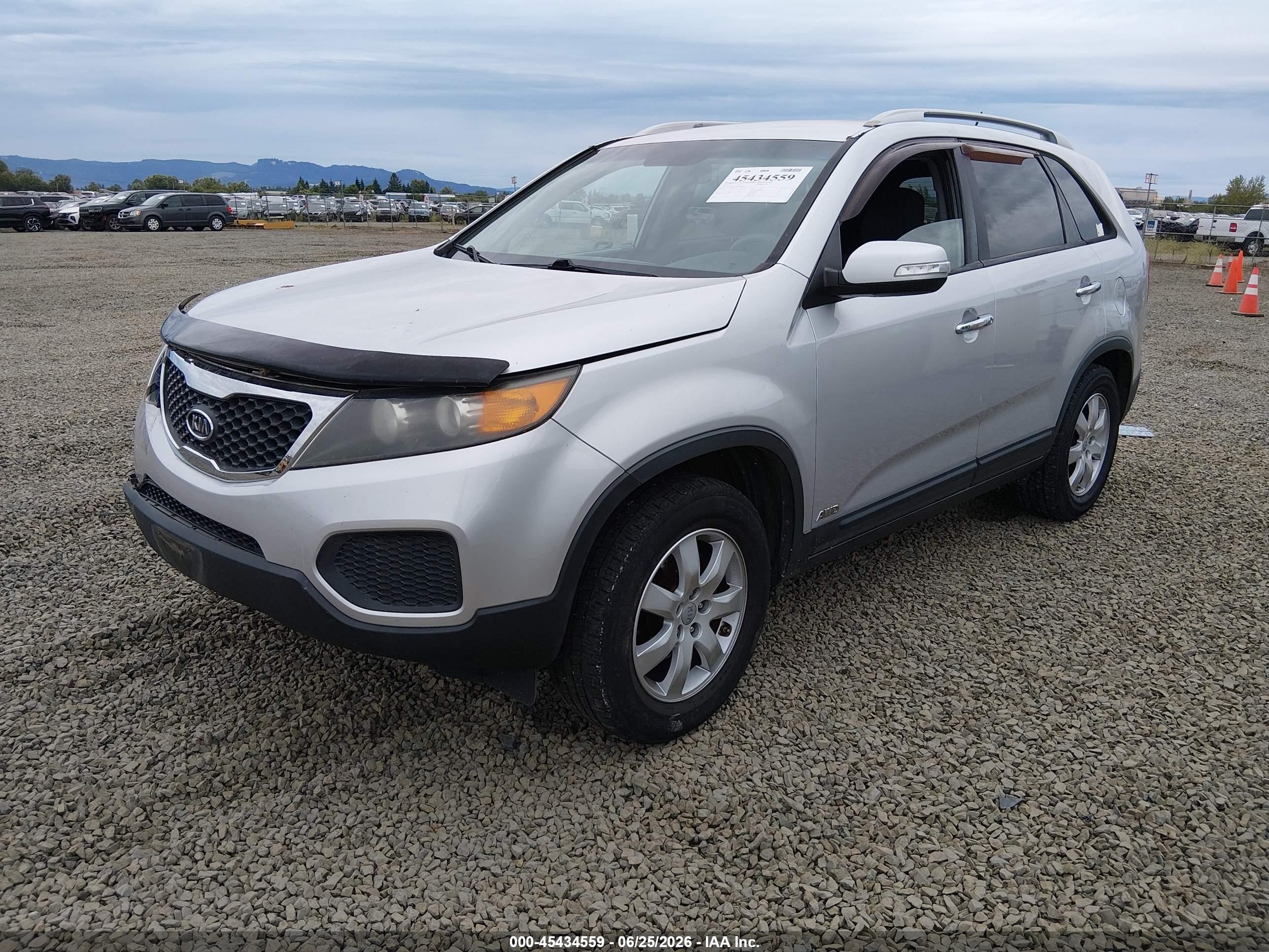 2012 Kia Sorento Lx V6 Silver vin: 5XYKTDA2XCG242297