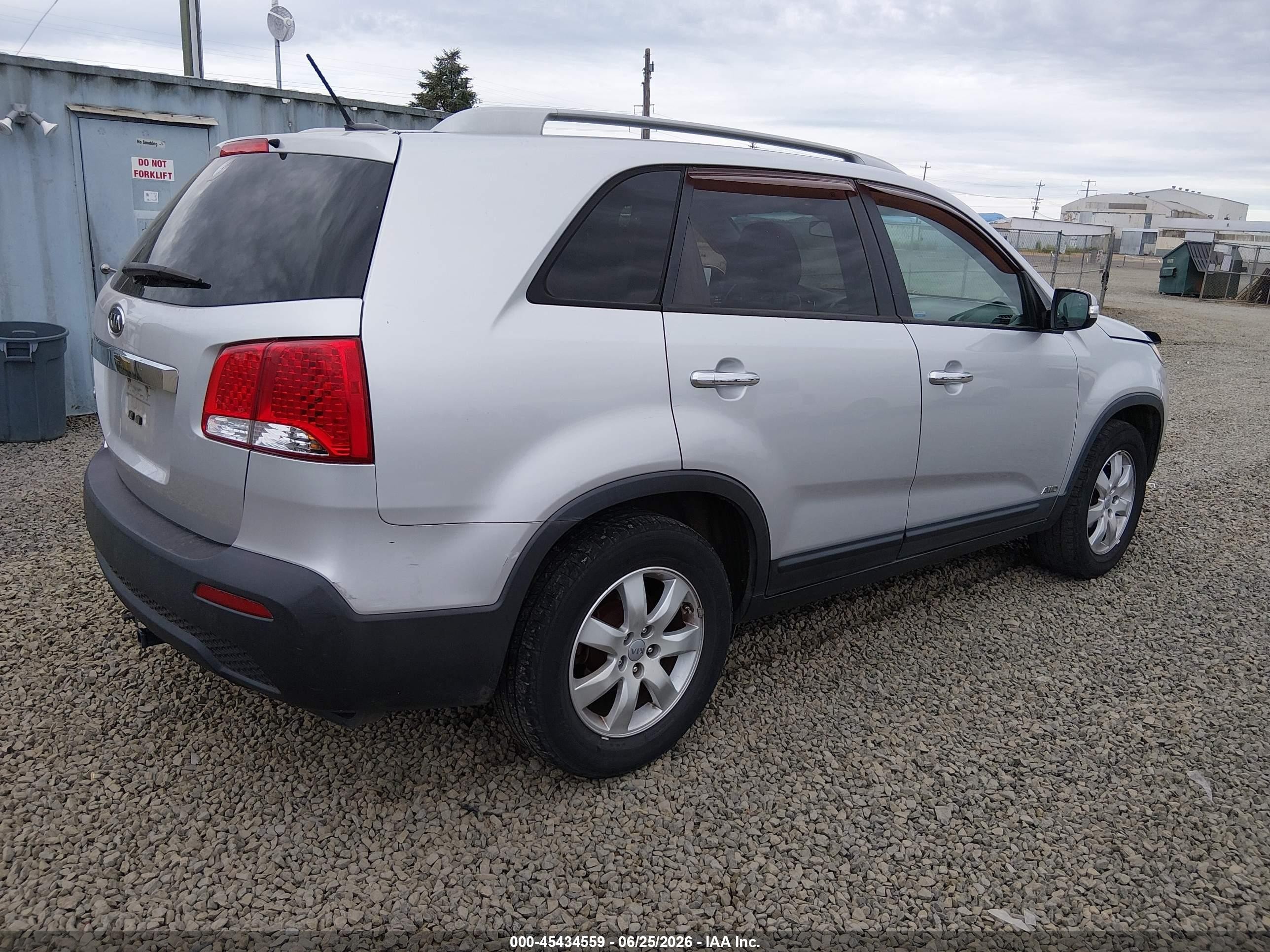 2012 Kia Sorento Lx V6 Silver vin: 5XYKTDA2XCG242297