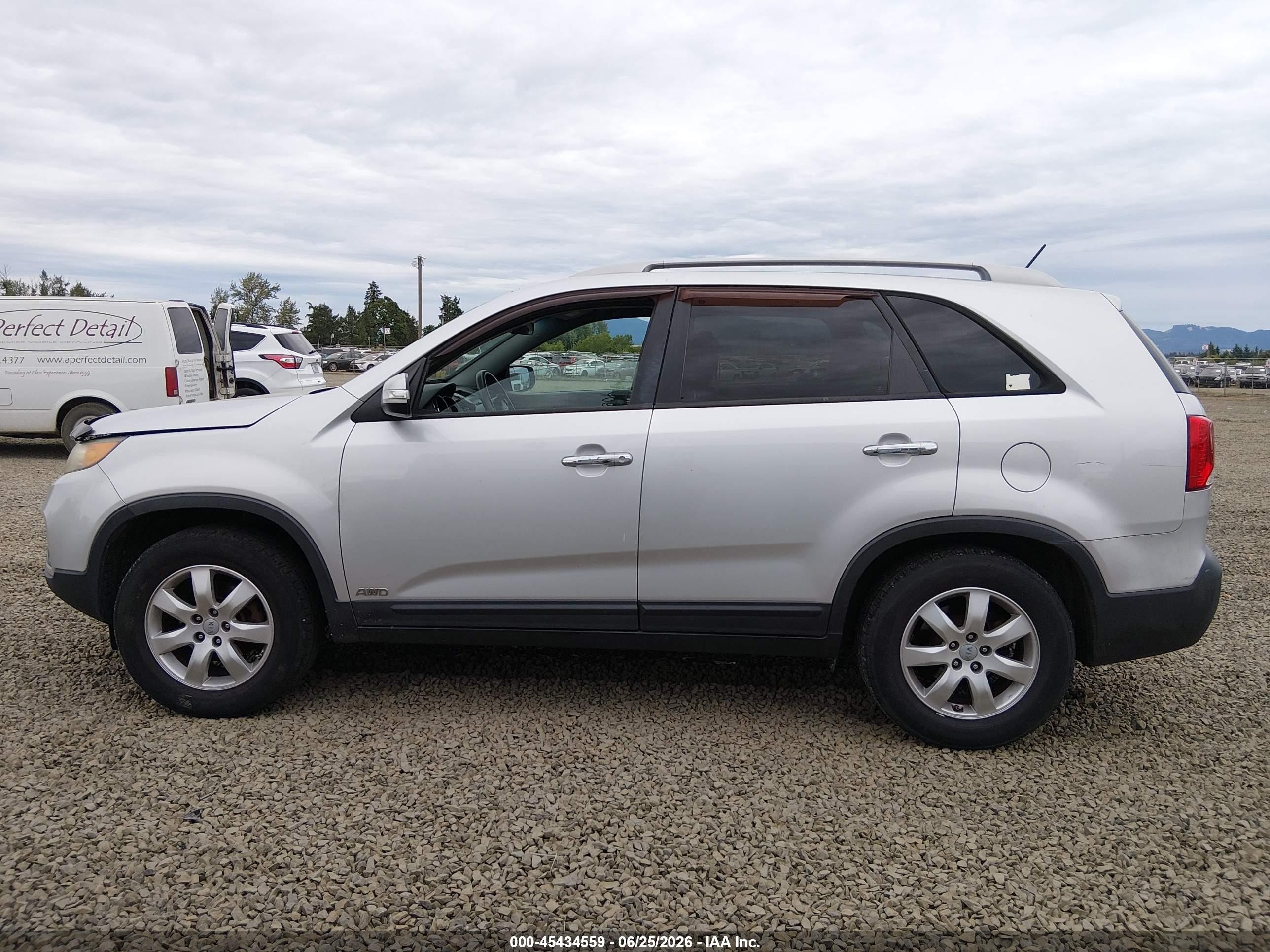 2012 Kia Sorento Lx V6 Silver vin: 5XYKTDA2XCG242297
