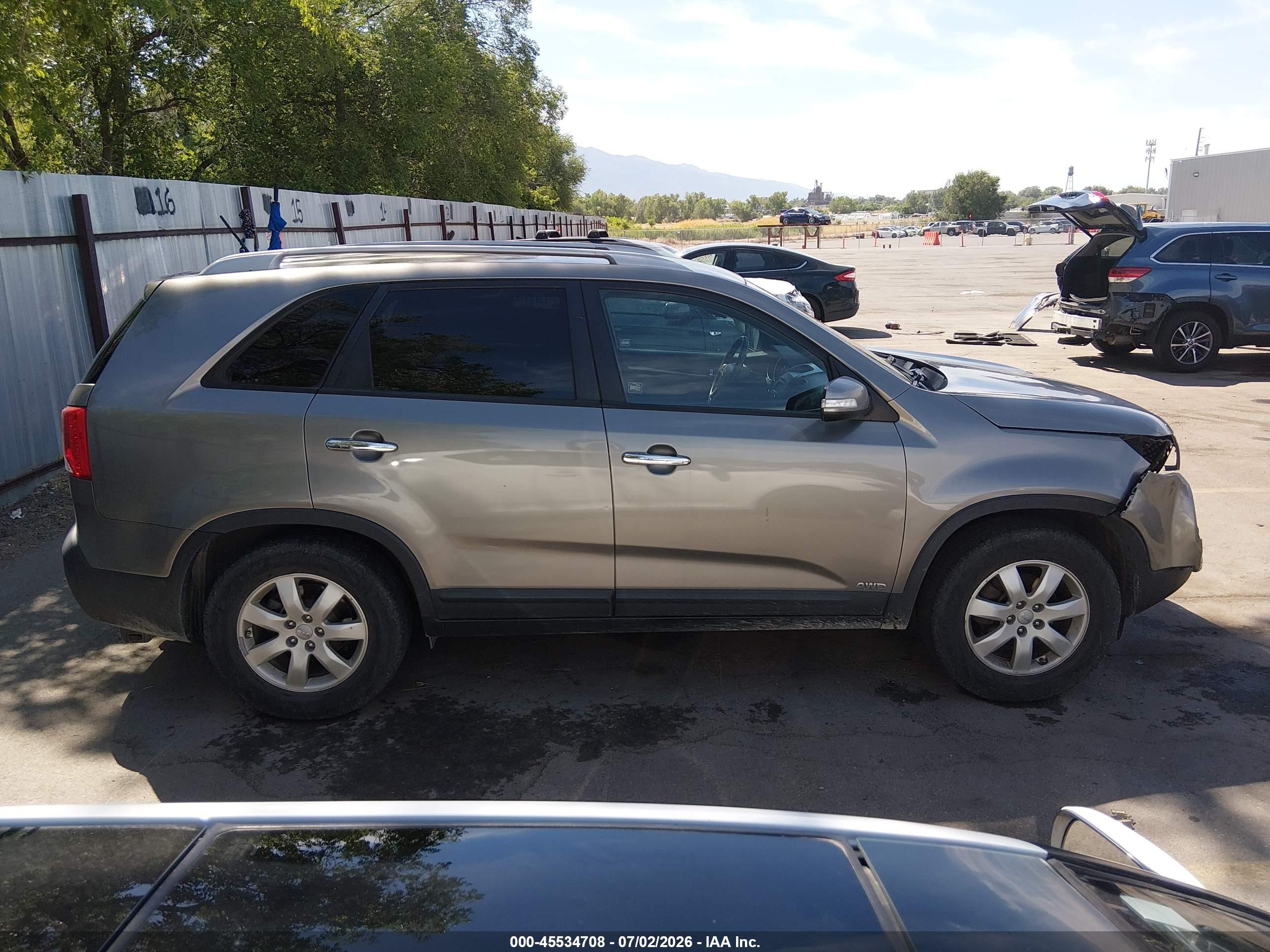 2012 Kia Sorento Lx V6 Beige vin: 5XYKTDA2XCG245765