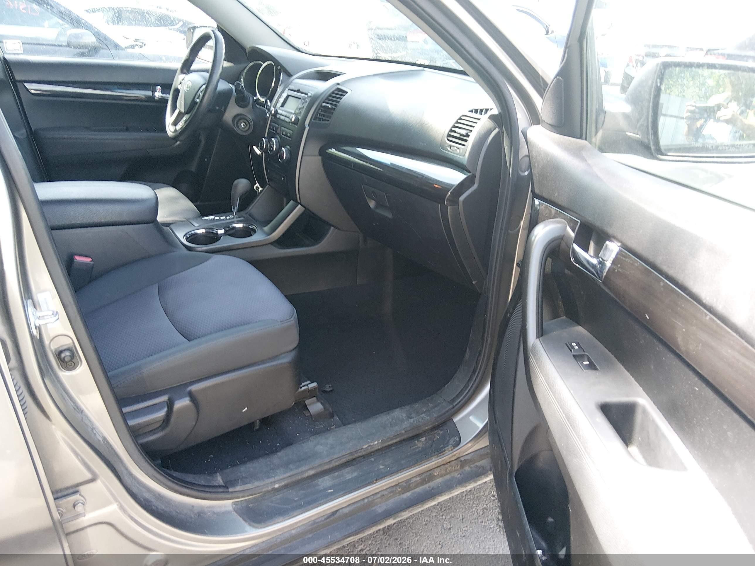 2012 Kia Sorento Lx V6 Beige vin: 5XYKTDA2XCG245765