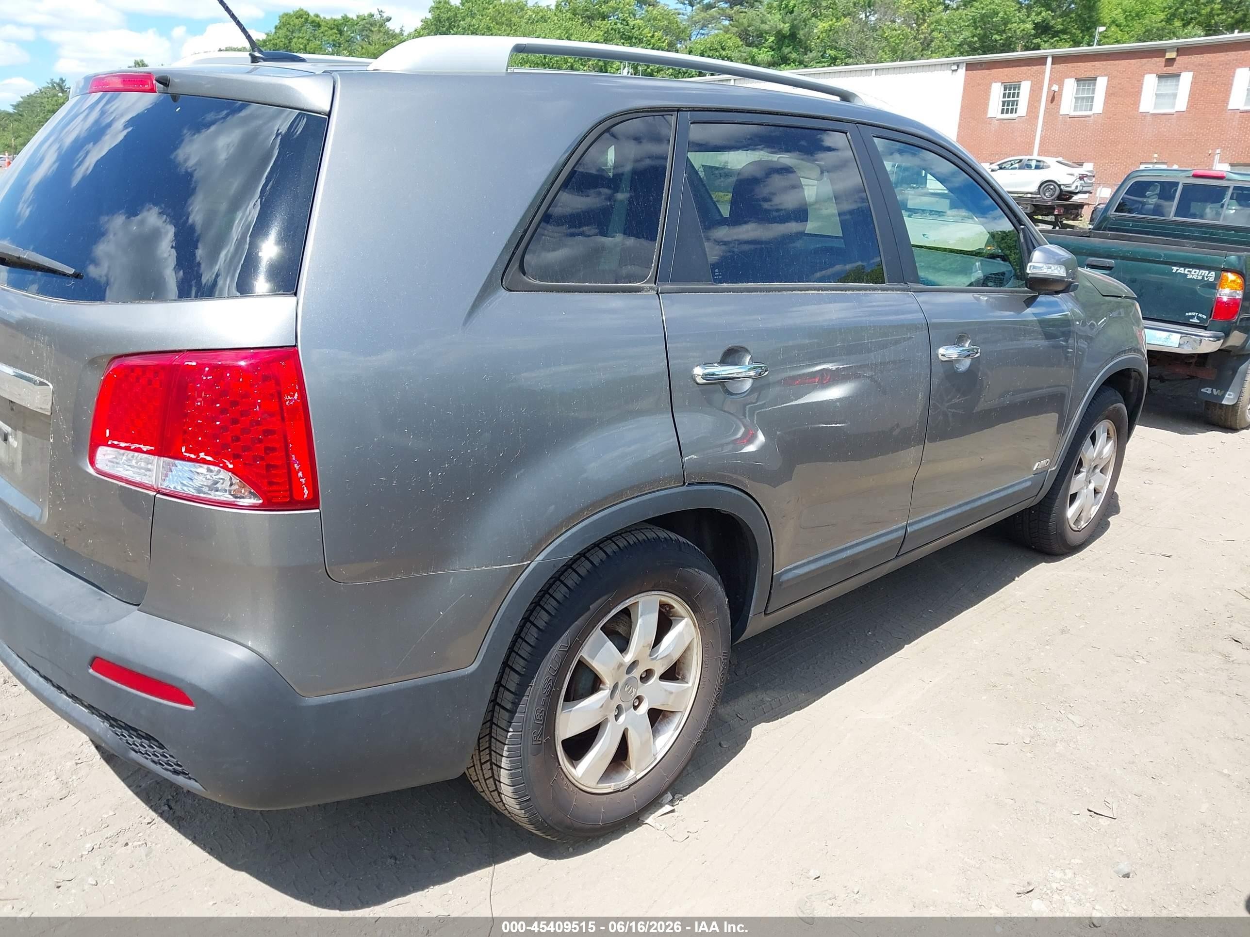 2012 Kia Sorento Lx V6 Brown vin: 5XYKTDA2XCG287191