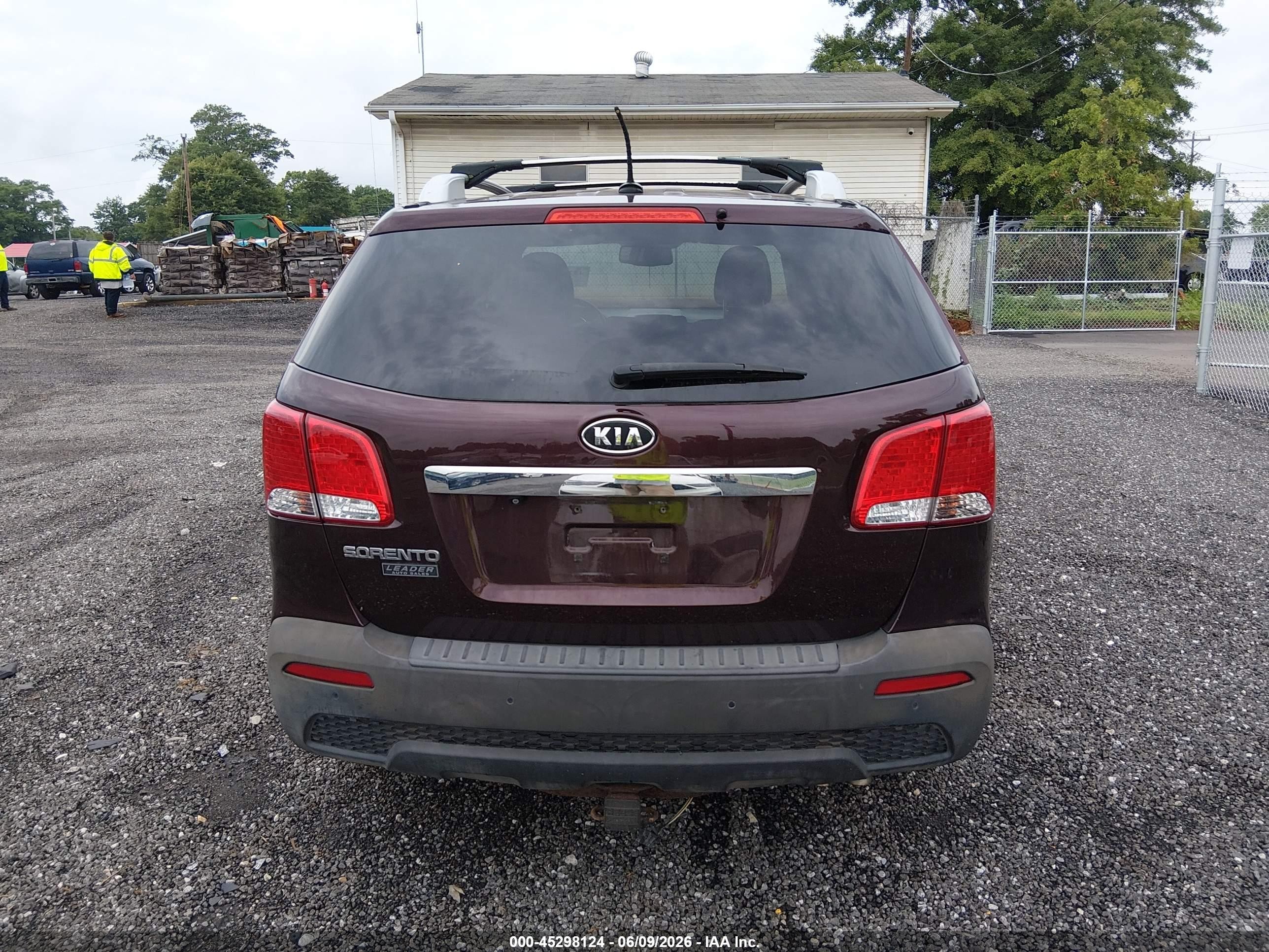 2012 Kia Sorento Lx Burgundy vin: 5XYKTDA60CG271794