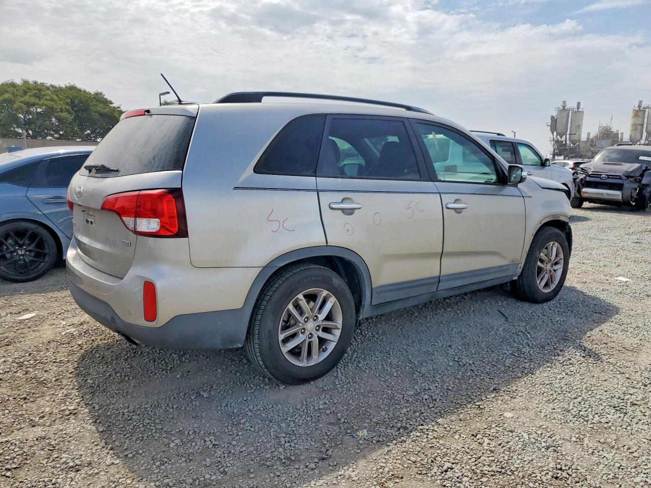2015 Kia Sorento Lx Silver vin: 5XYKTDA60FG557925