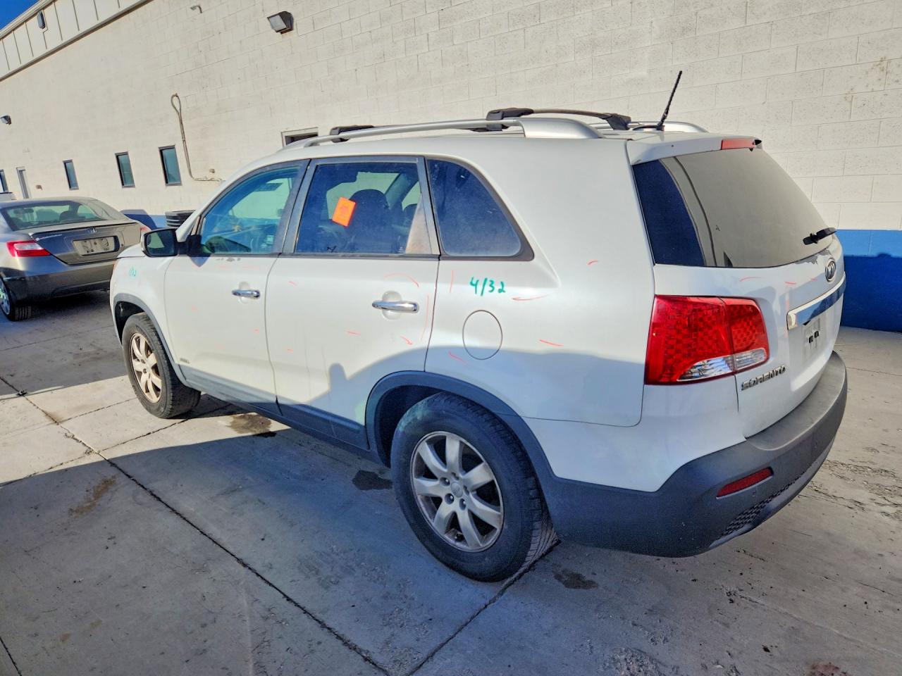 2012 Kia Sorento Lx White vin: 5XYKTDA61CG256463