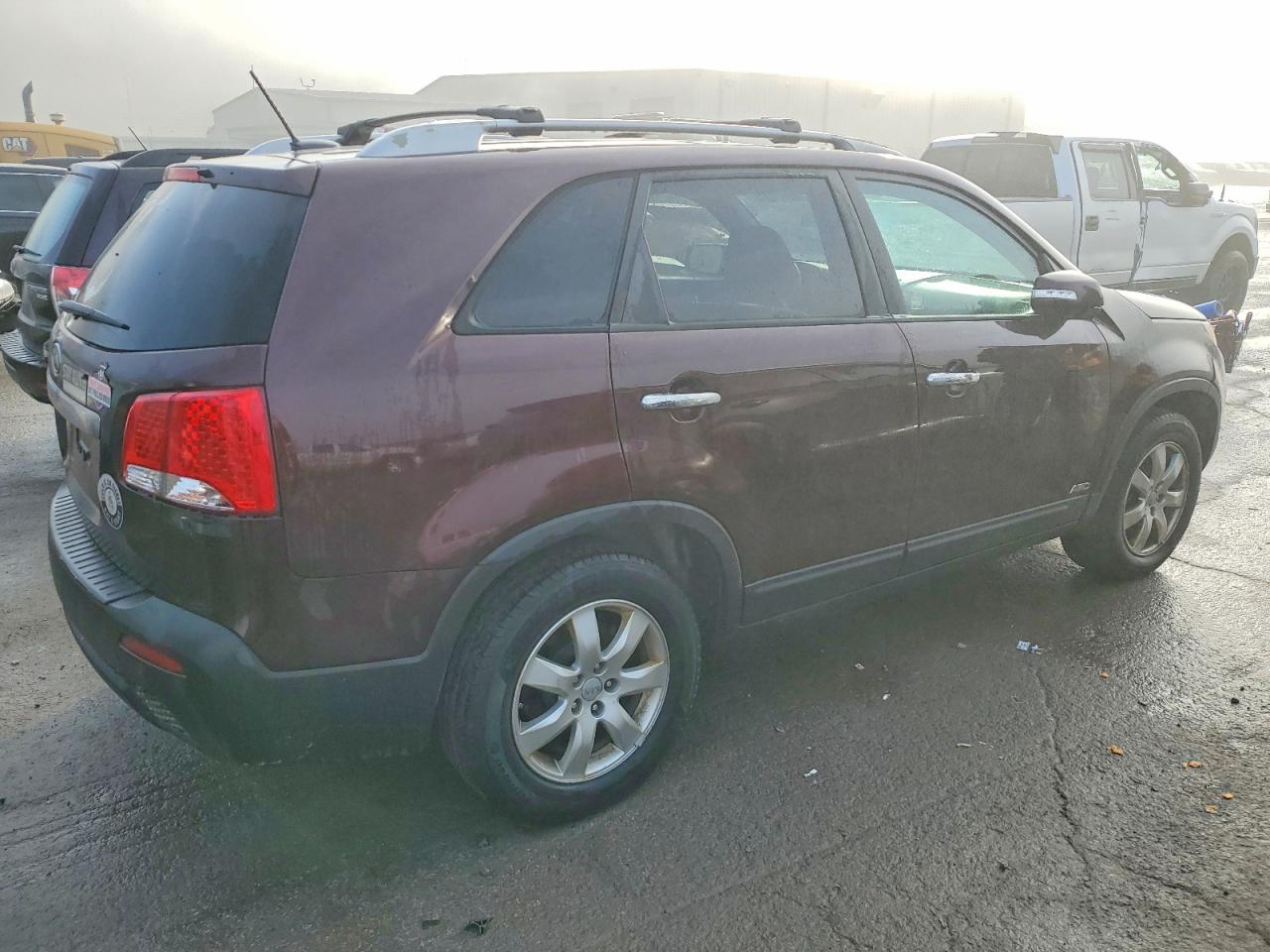 2012 Kia Sorento Base Maroon vin: 5XYKTDA61CG299104