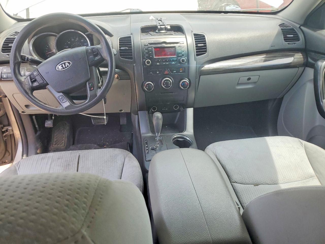 2012 Kia Sorento Lx Серый vin: 5XYKTDA62CG231782