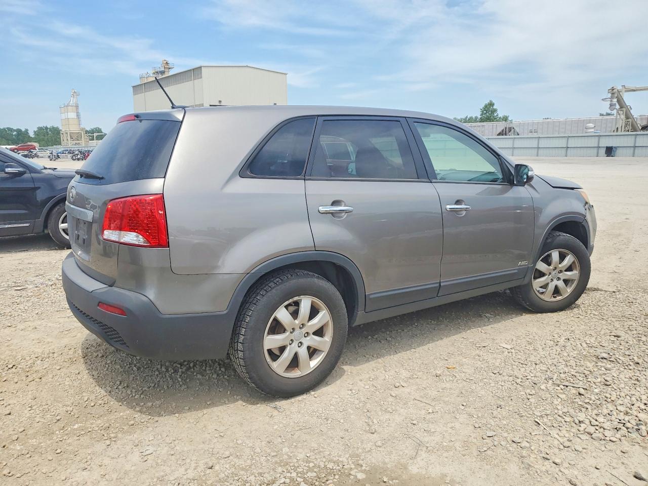 2012 Kia Sorento Lx Серый vin: 5XYKTDA62CG231782