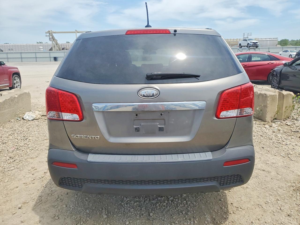 2012 Kia Sorento Lx Серый vin: 5XYKTDA62CG231782