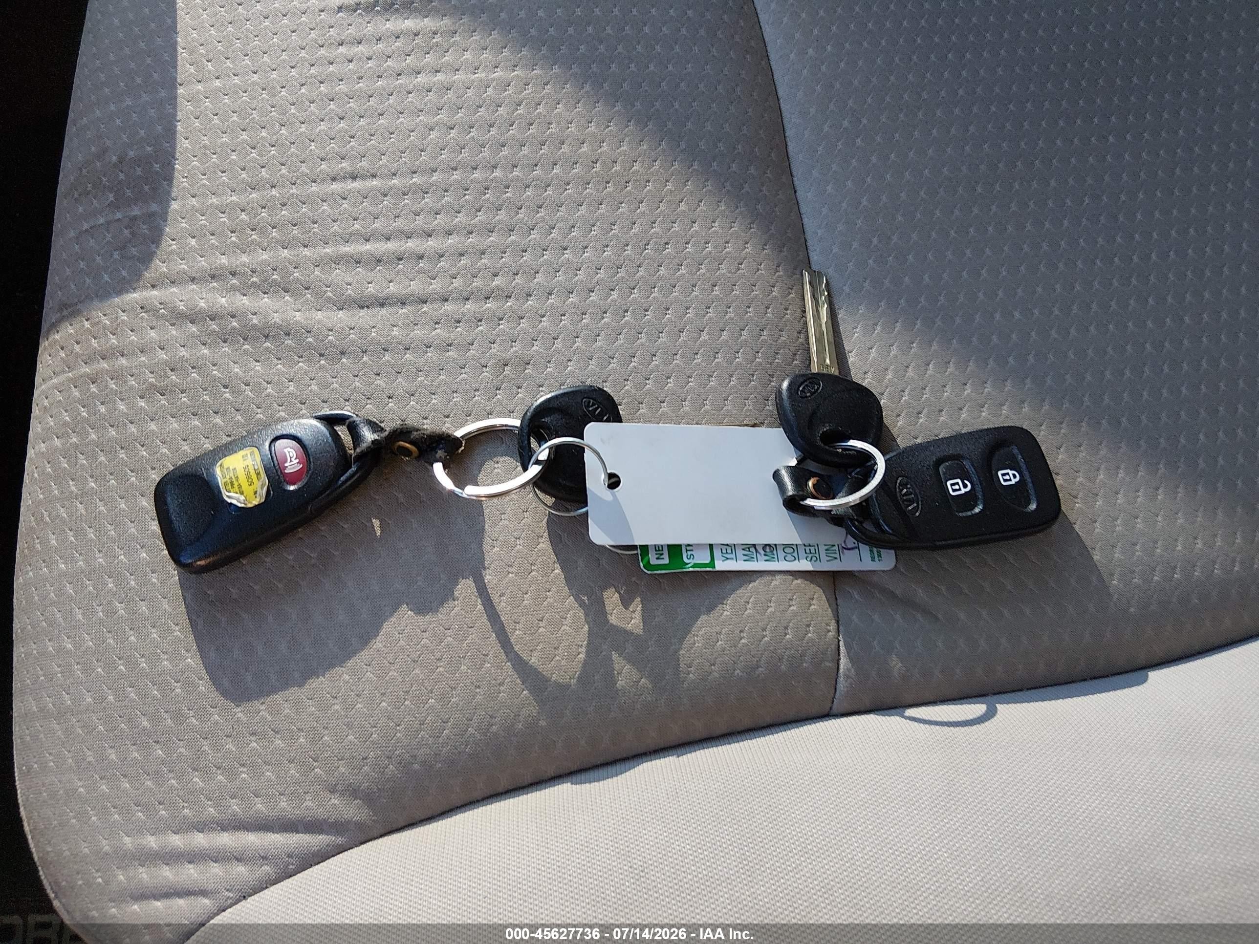 2013 Kia Sorento Lx Белый vin: 5XYKTDA63DG376797