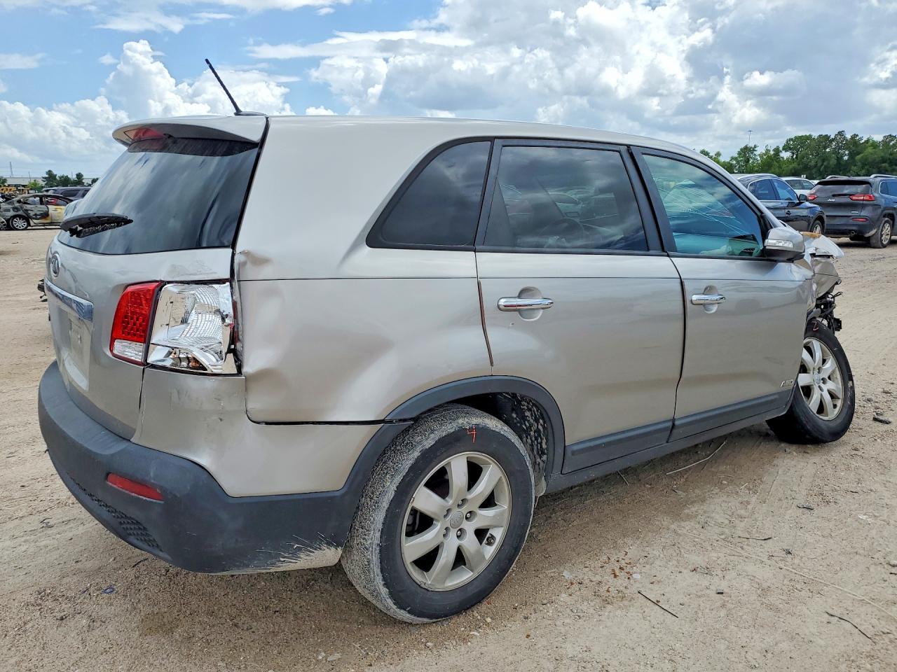 2013 Kia Sorento Lx Silver vin: 5XYKTDA63DG406347