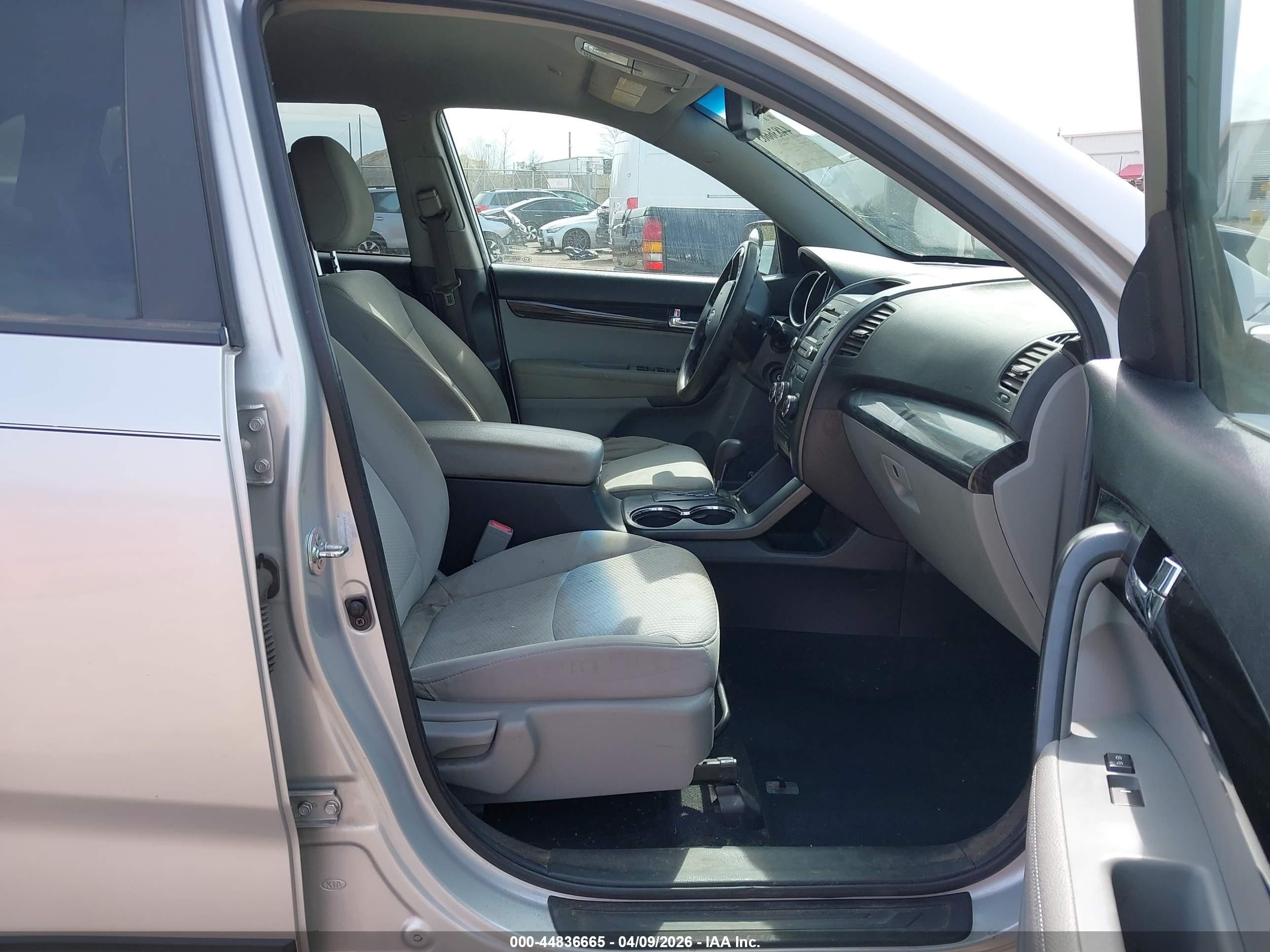 2012 Kia Sorento Lx Silver vin: 5XYKTDA64CG306532