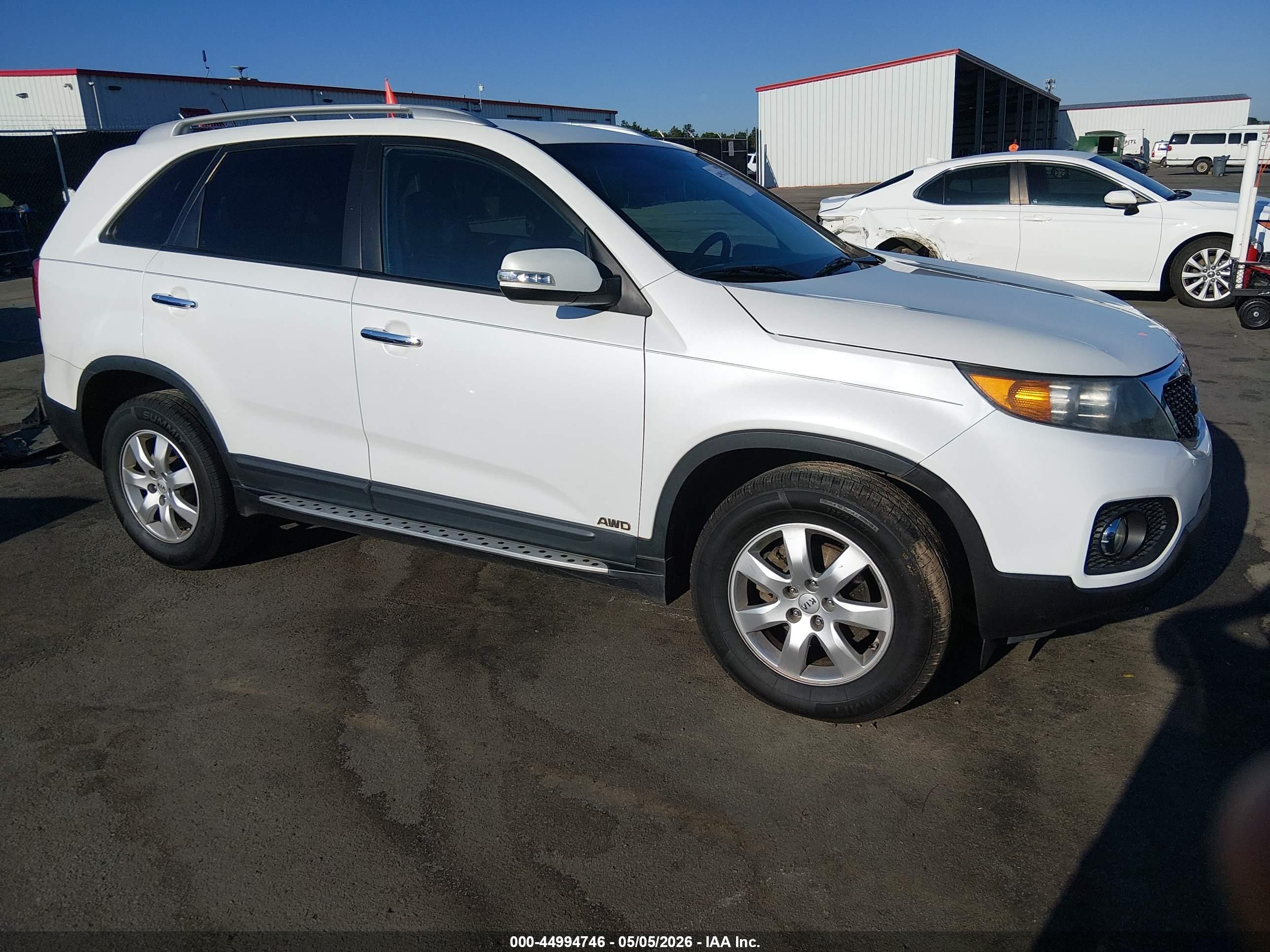 2012 Kia Sorento Lx White vin: 5XYKTDA65CG212482