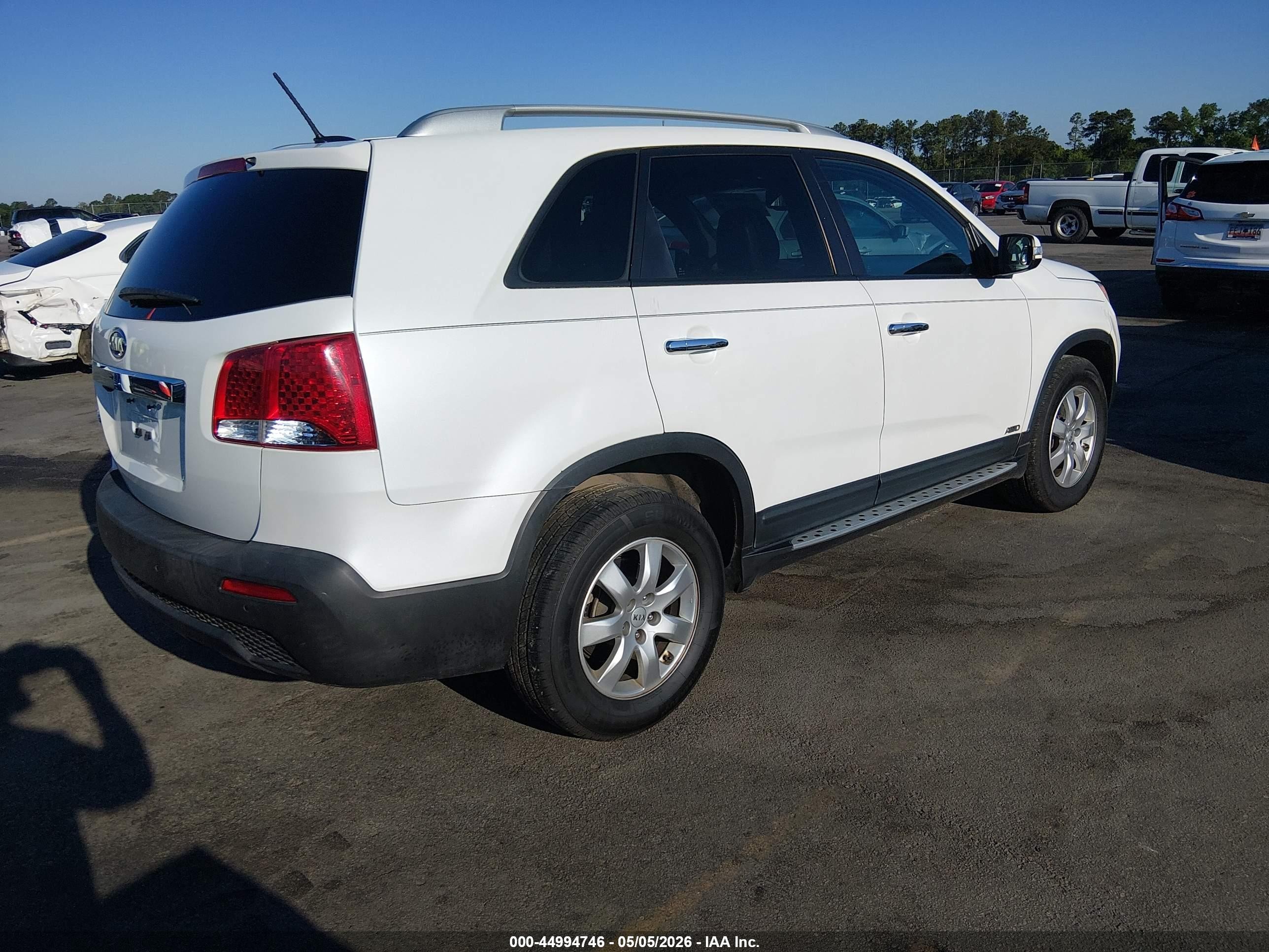 2012 Kia Sorento Lx White vin: 5XYKTDA65CG212482