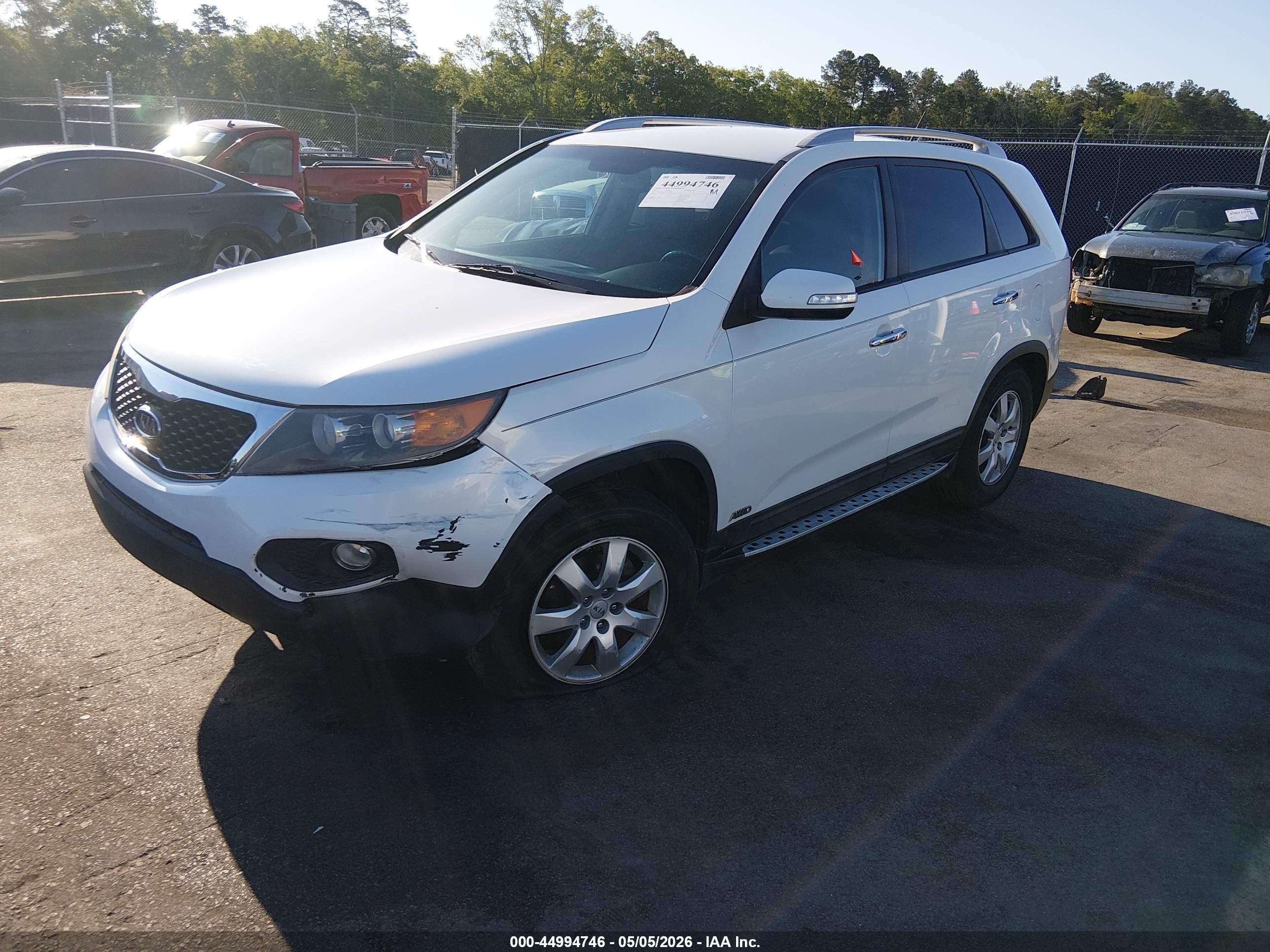 2012 Kia Sorento Lx White vin: 5XYKTDA65CG212482