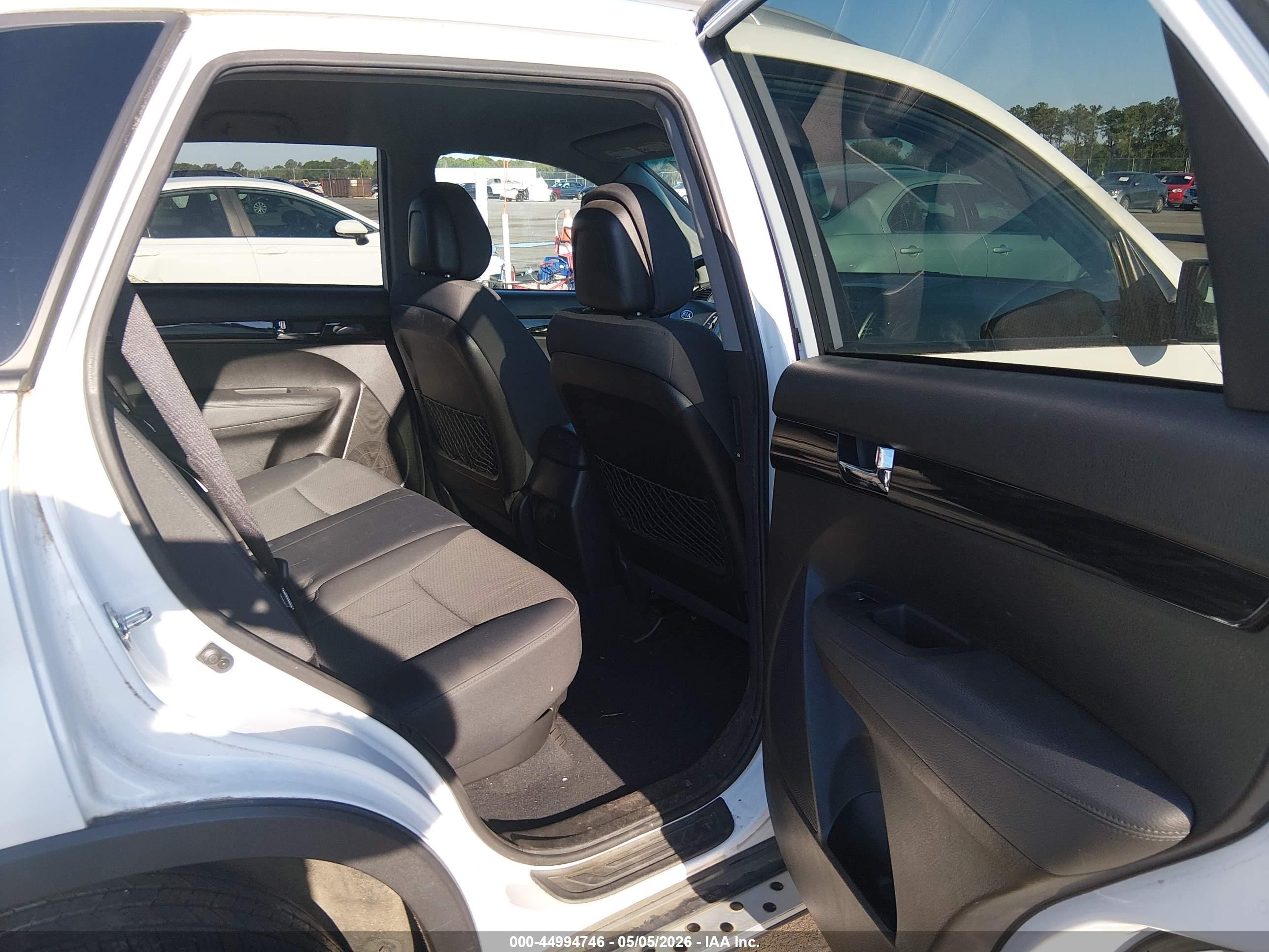 2012 Kia Sorento Lx White vin: 5XYKTDA65CG212482
