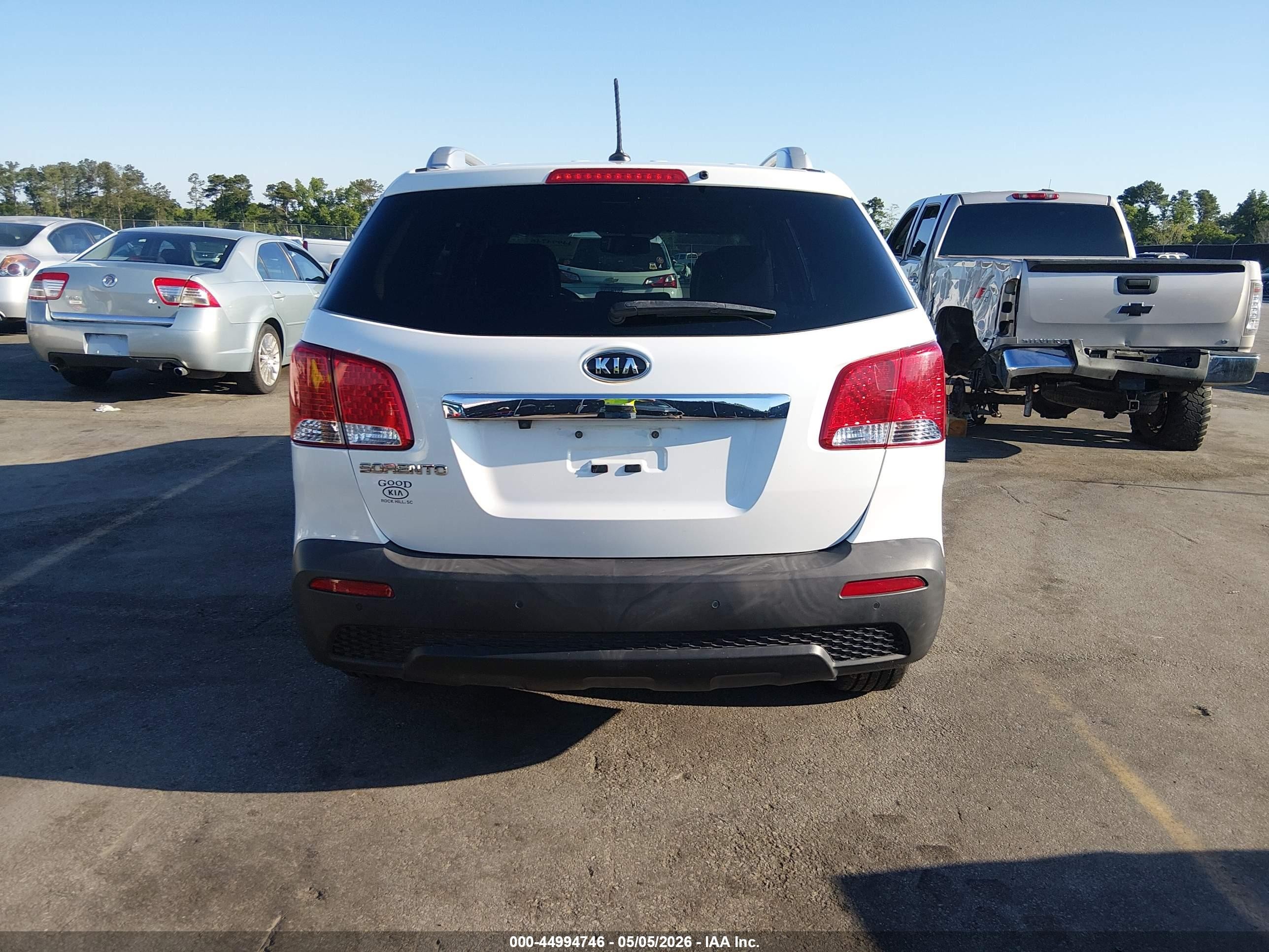 2012 Kia Sorento Lx White vin: 5XYKTDA65CG212482