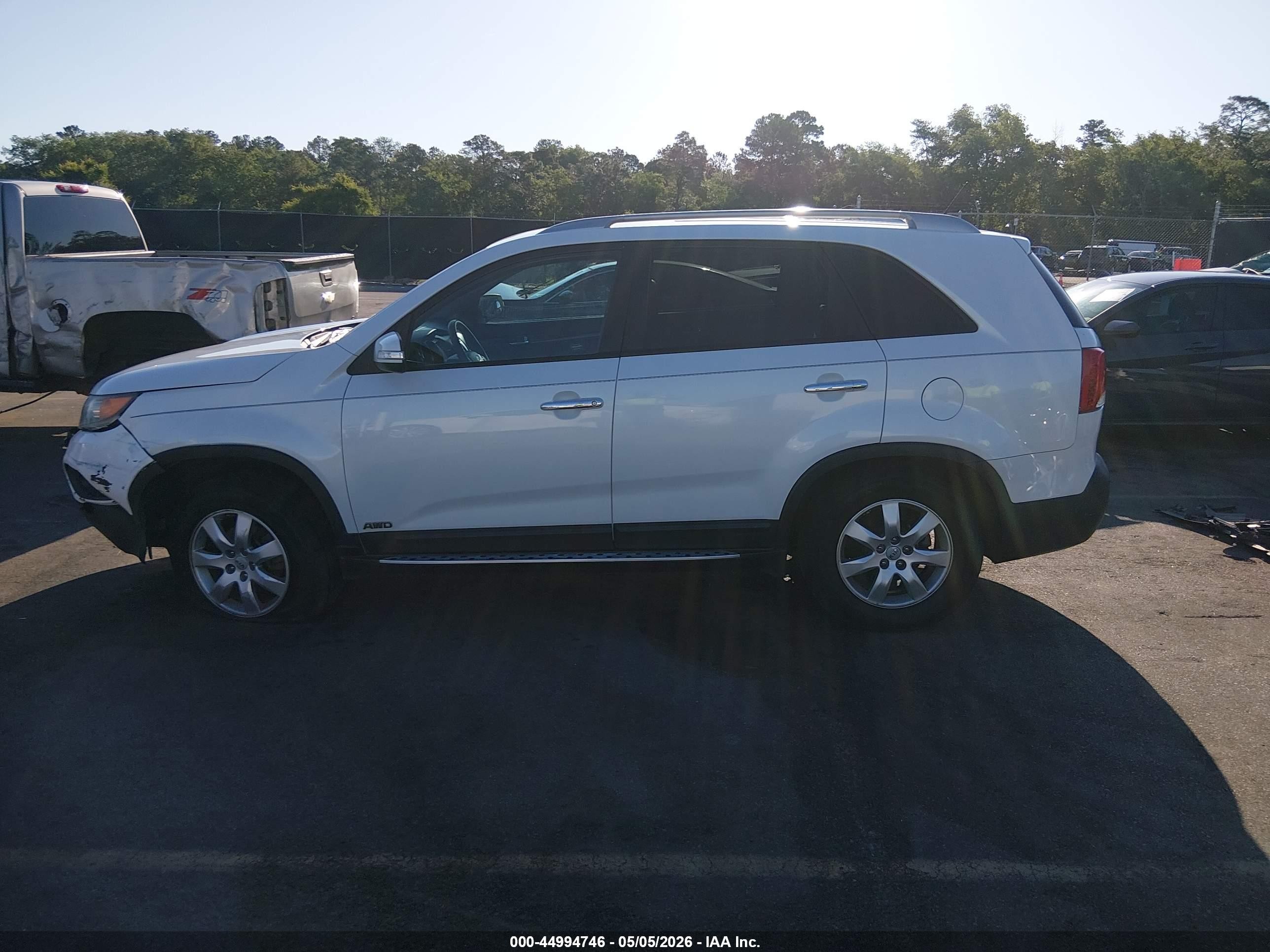 2012 Kia Sorento Lx White vin: 5XYKTDA65CG212482