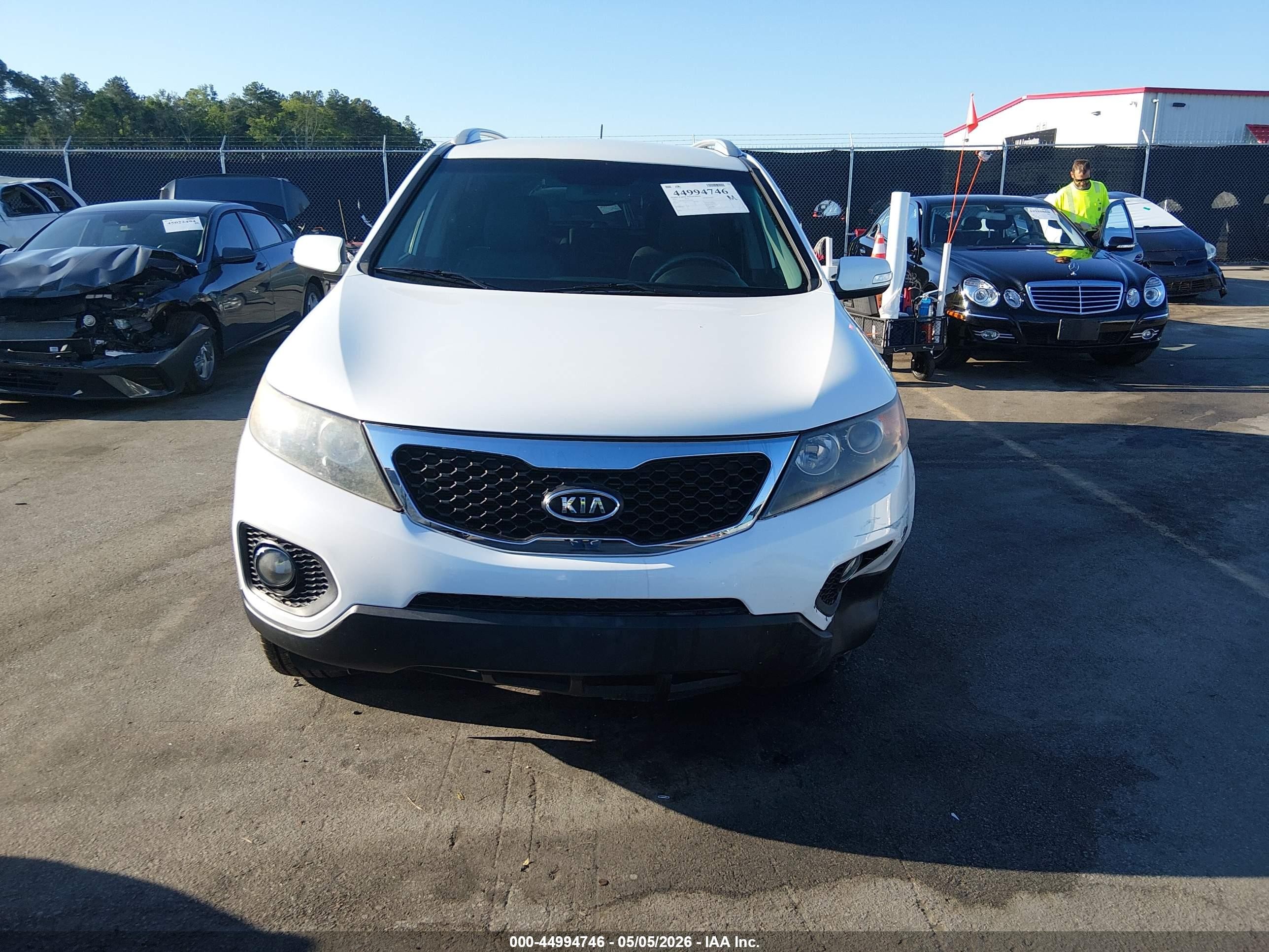 2012 Kia Sorento Lx White vin: 5XYKTDA65CG212482