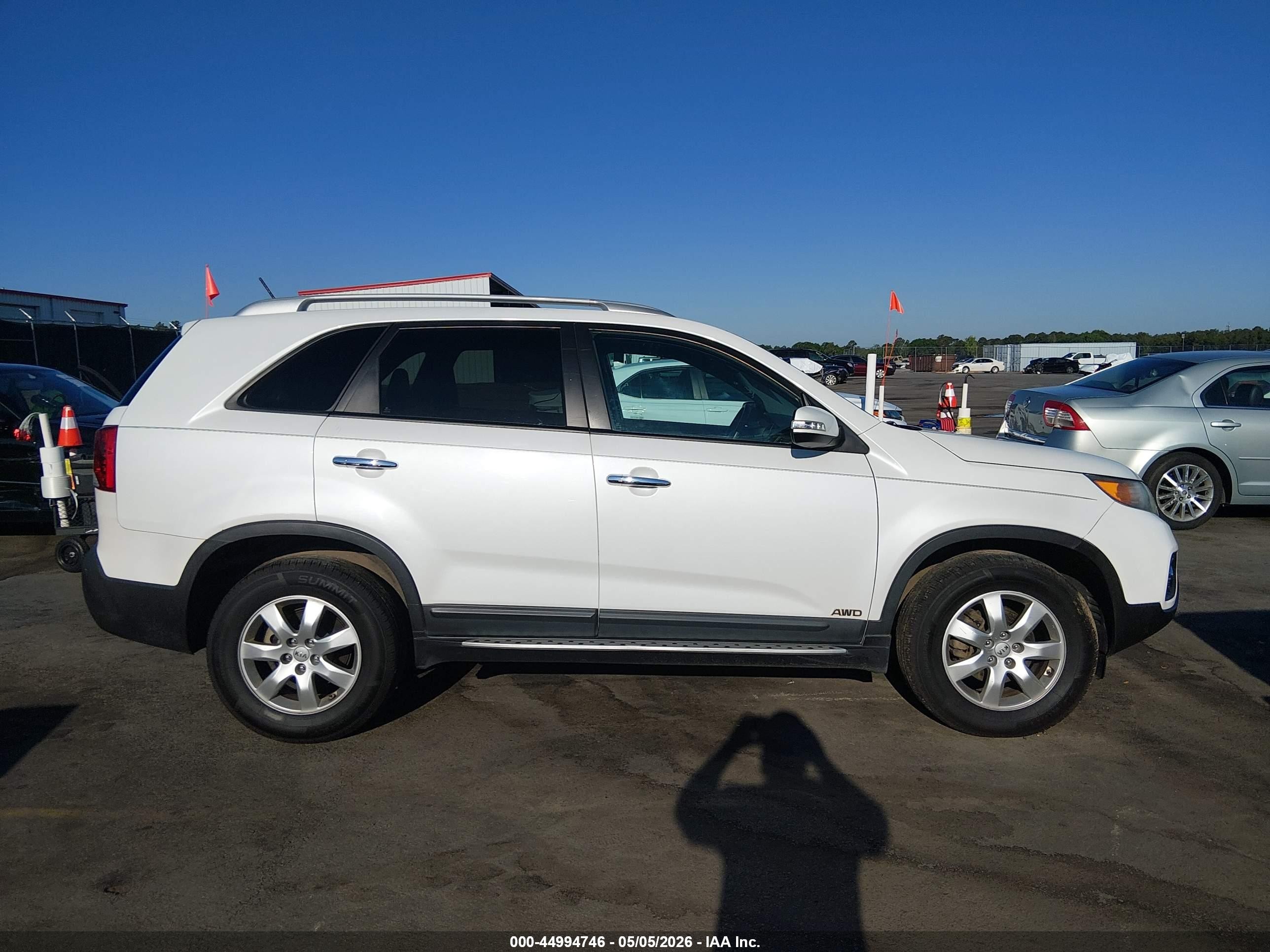 2012 Kia Sorento Lx White vin: 5XYKTDA65CG212482