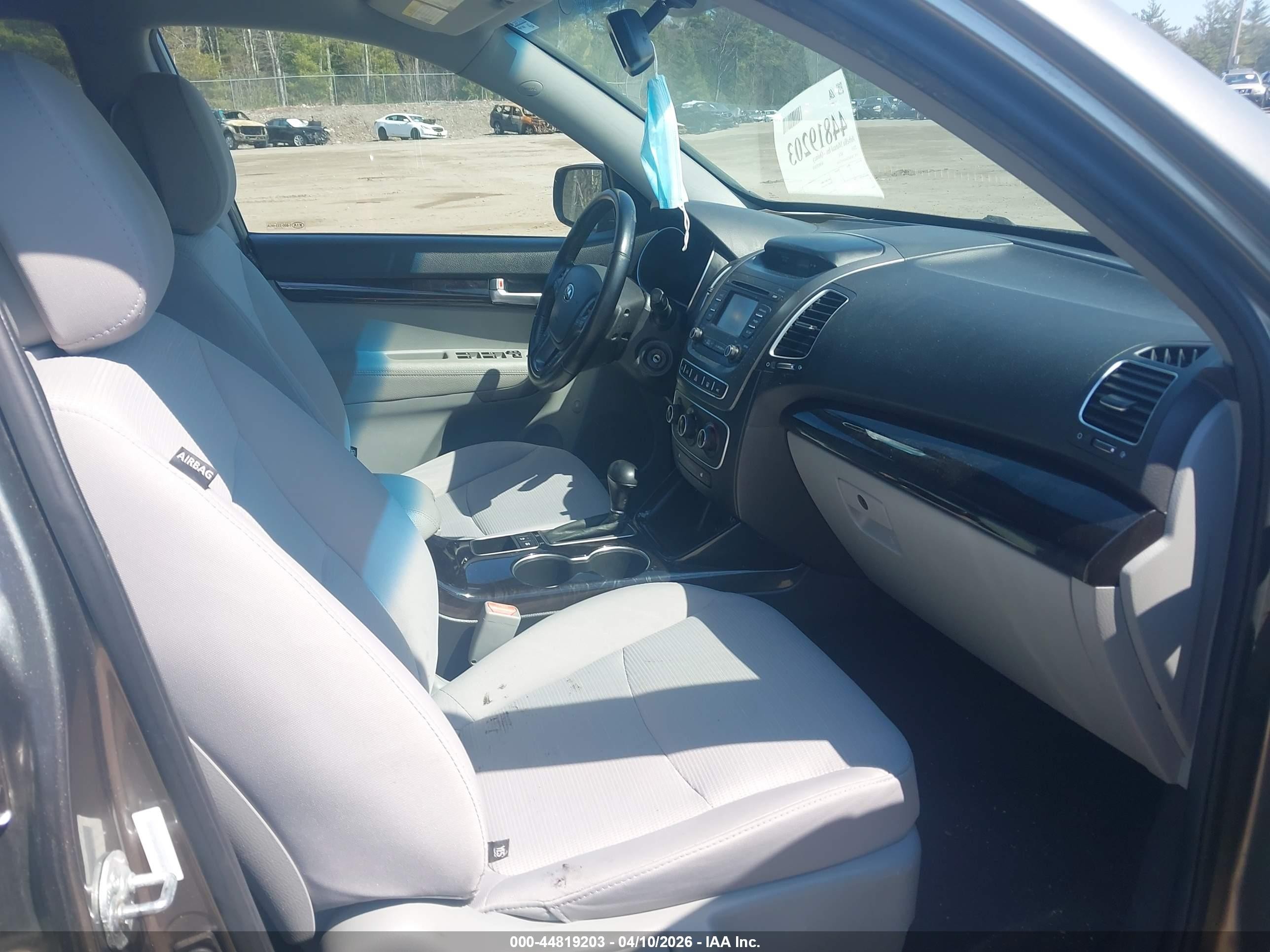 2015 Kia Sorento Lx Silver vin: 5XYKTDA65FG554700