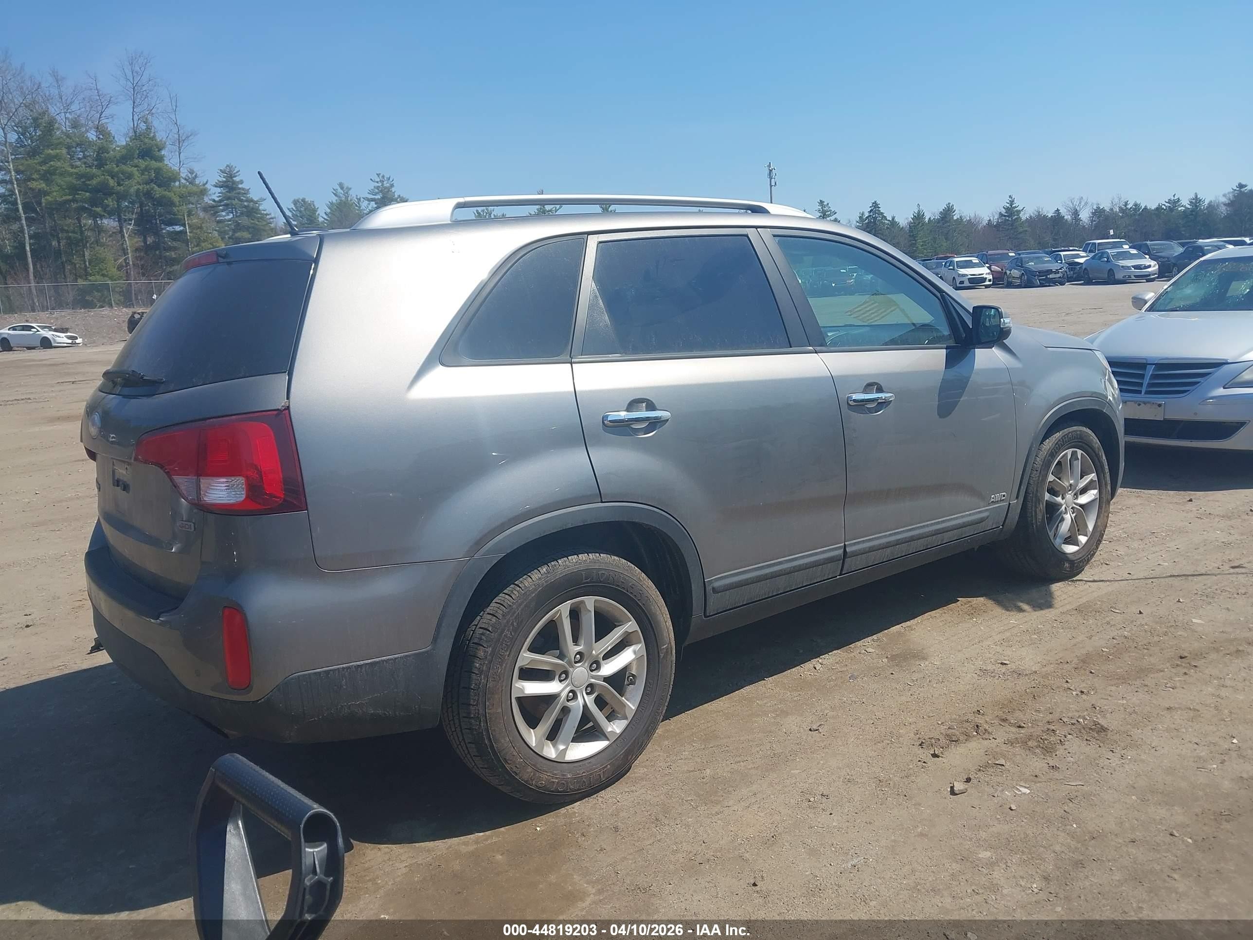 2015 Kia Sorento Lx Silver vin: 5XYKTDA65FG554700