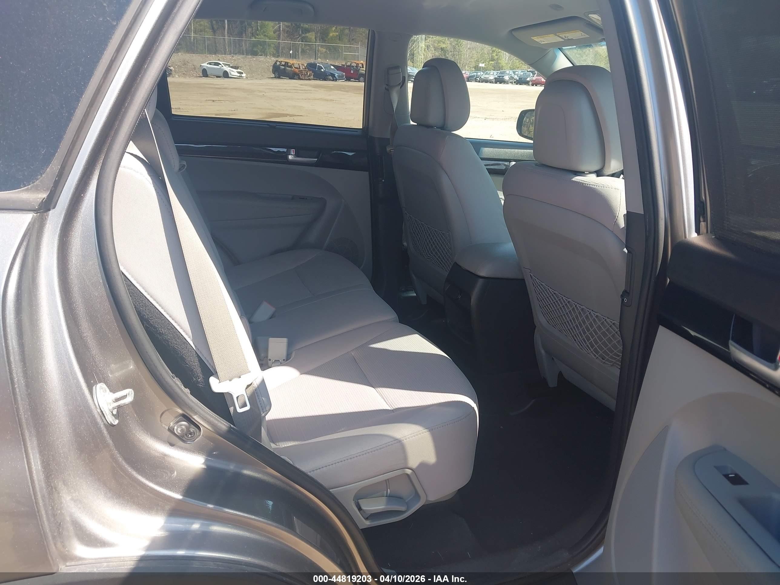2015 Kia Sorento Lx Silver vin: 5XYKTDA65FG554700