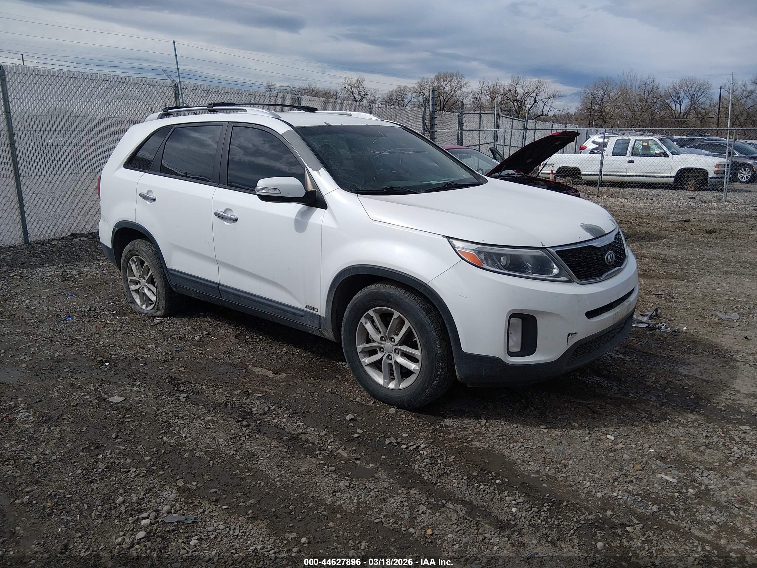 2015 Kia Sorento Lx White vin: 5XYKTDA65FG561937
