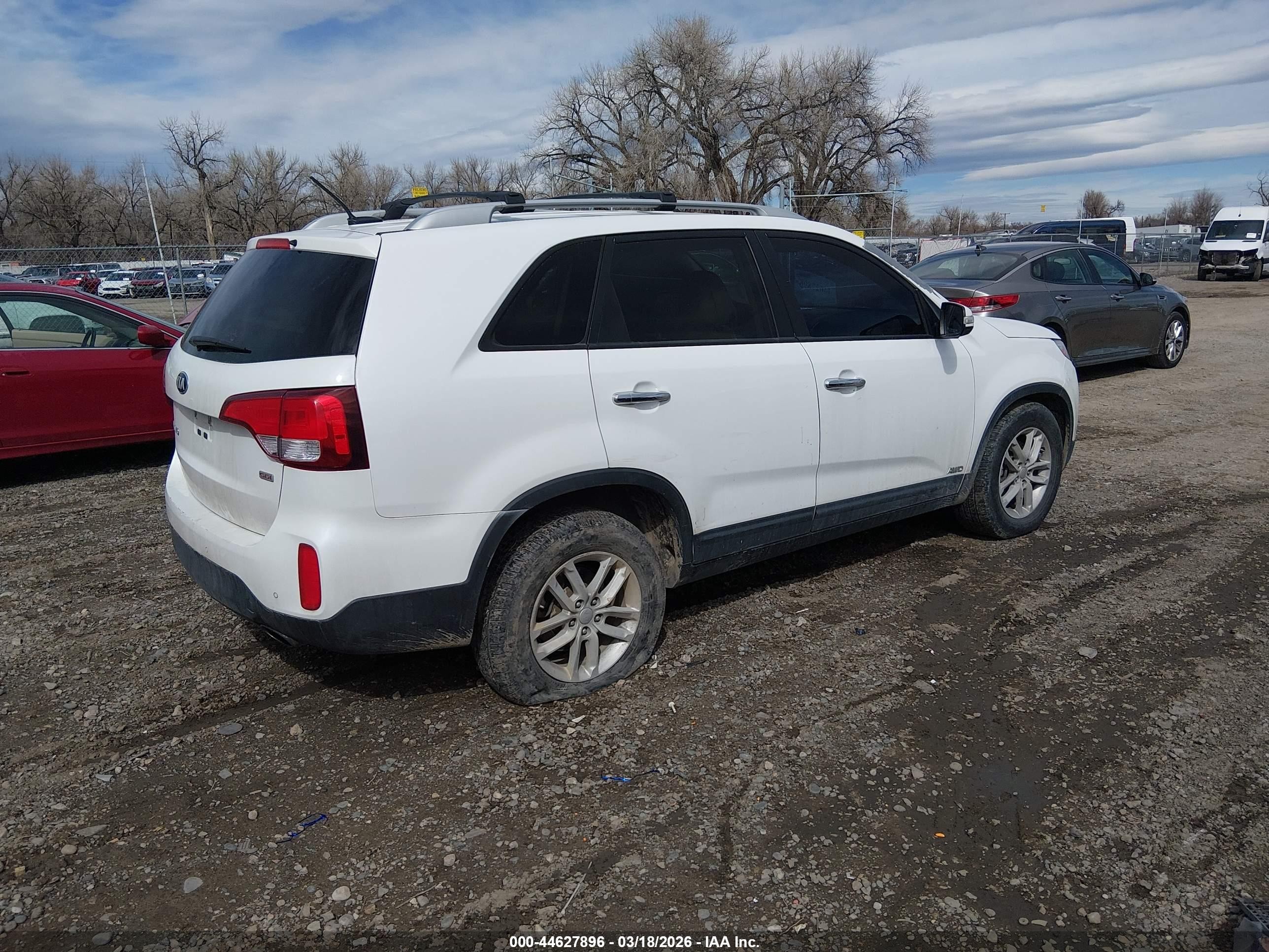 2015 Kia Sorento Lx White vin: 5XYKTDA65FG561937