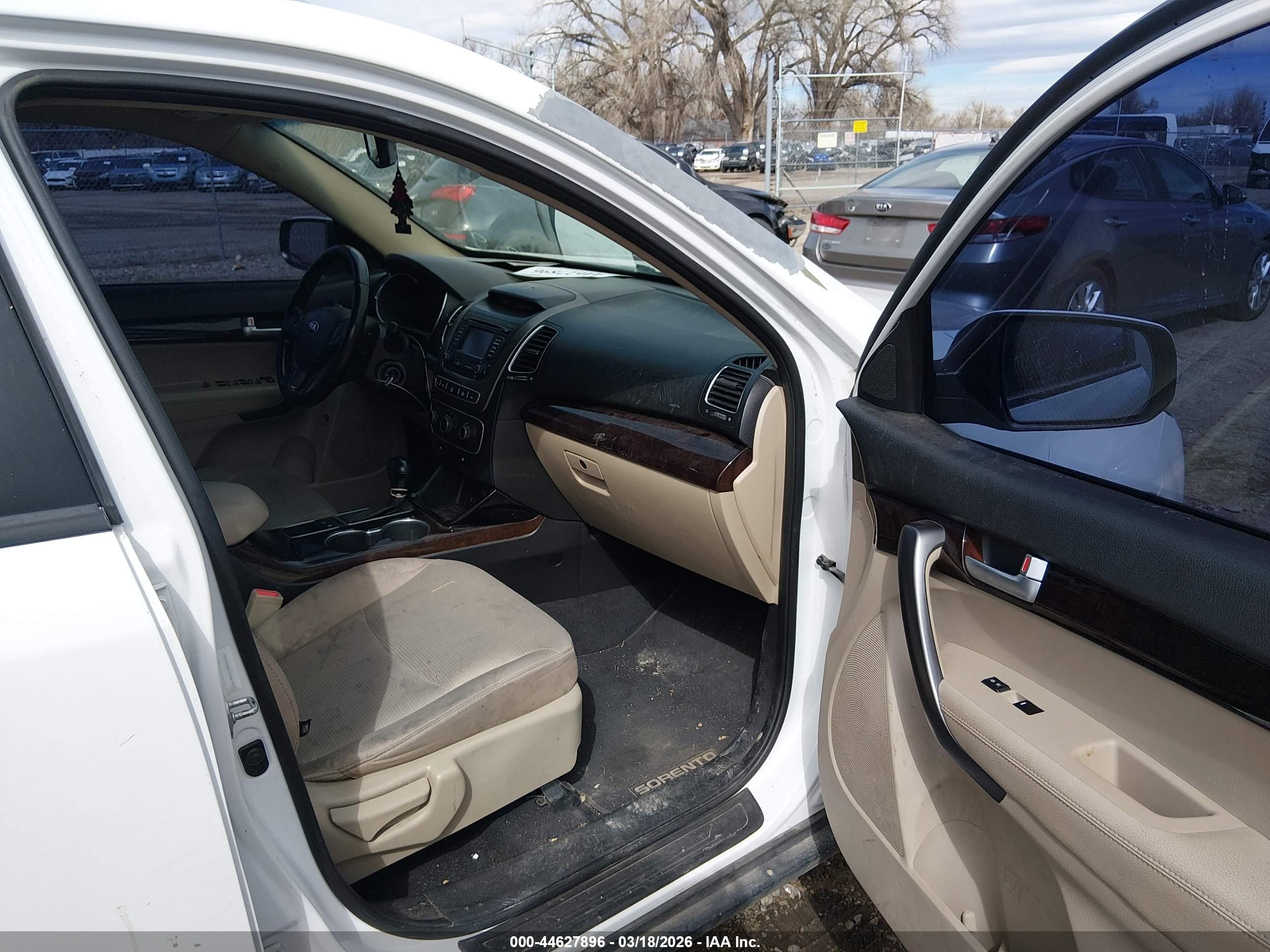 2015 Kia Sorento Lx White vin: 5XYKTDA65FG561937