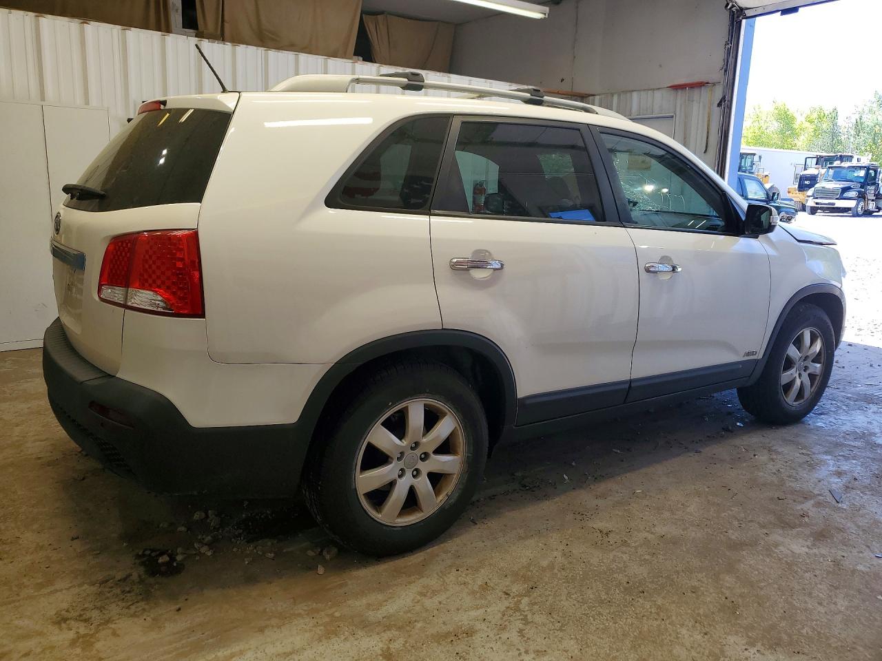 2012 Kia Sorento Lx Белый vin: 5XYKTDA66CG259553