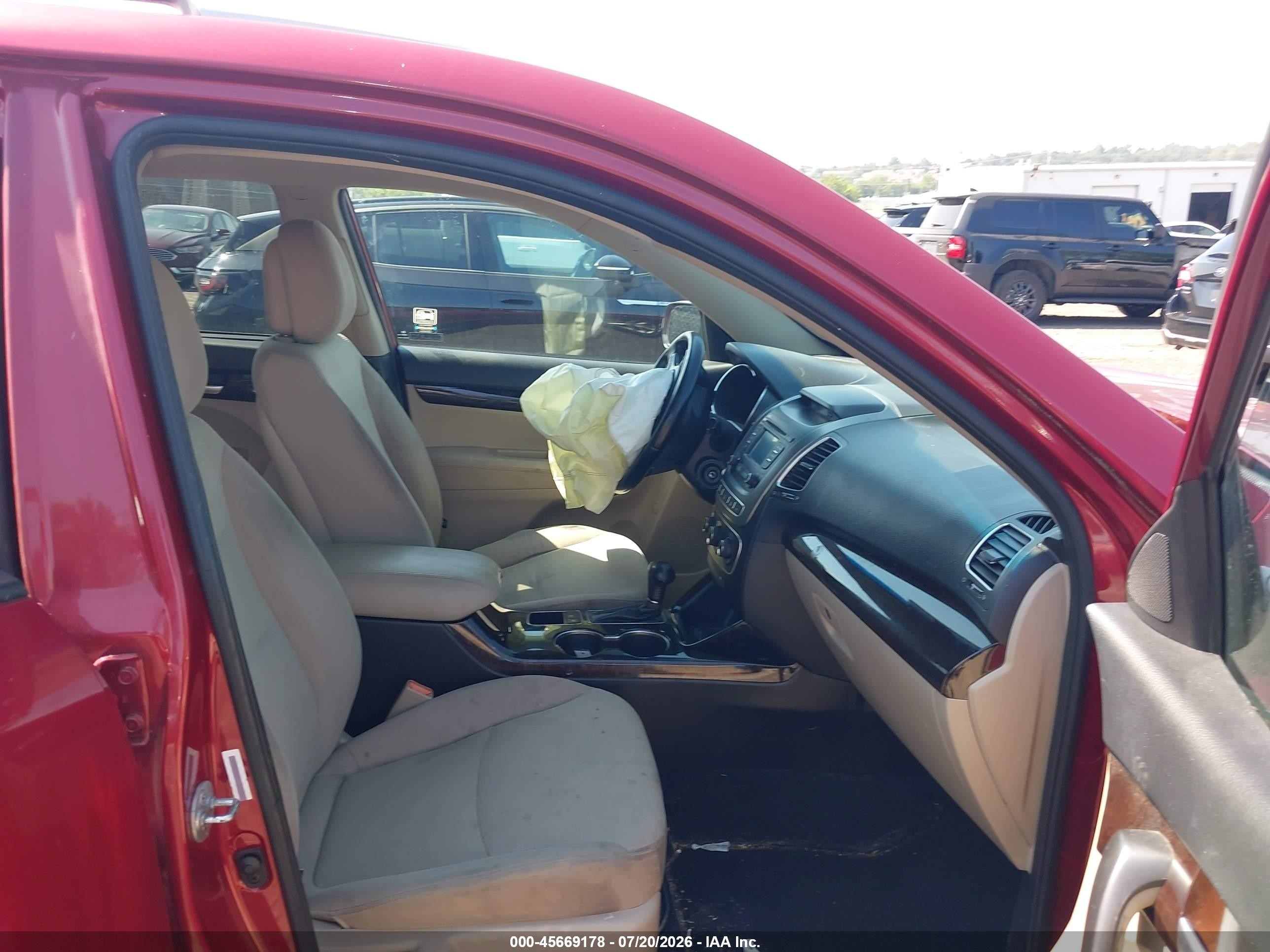 2015 Kia Sorento Lx Красный vin: 5XYKTDA67FG640722