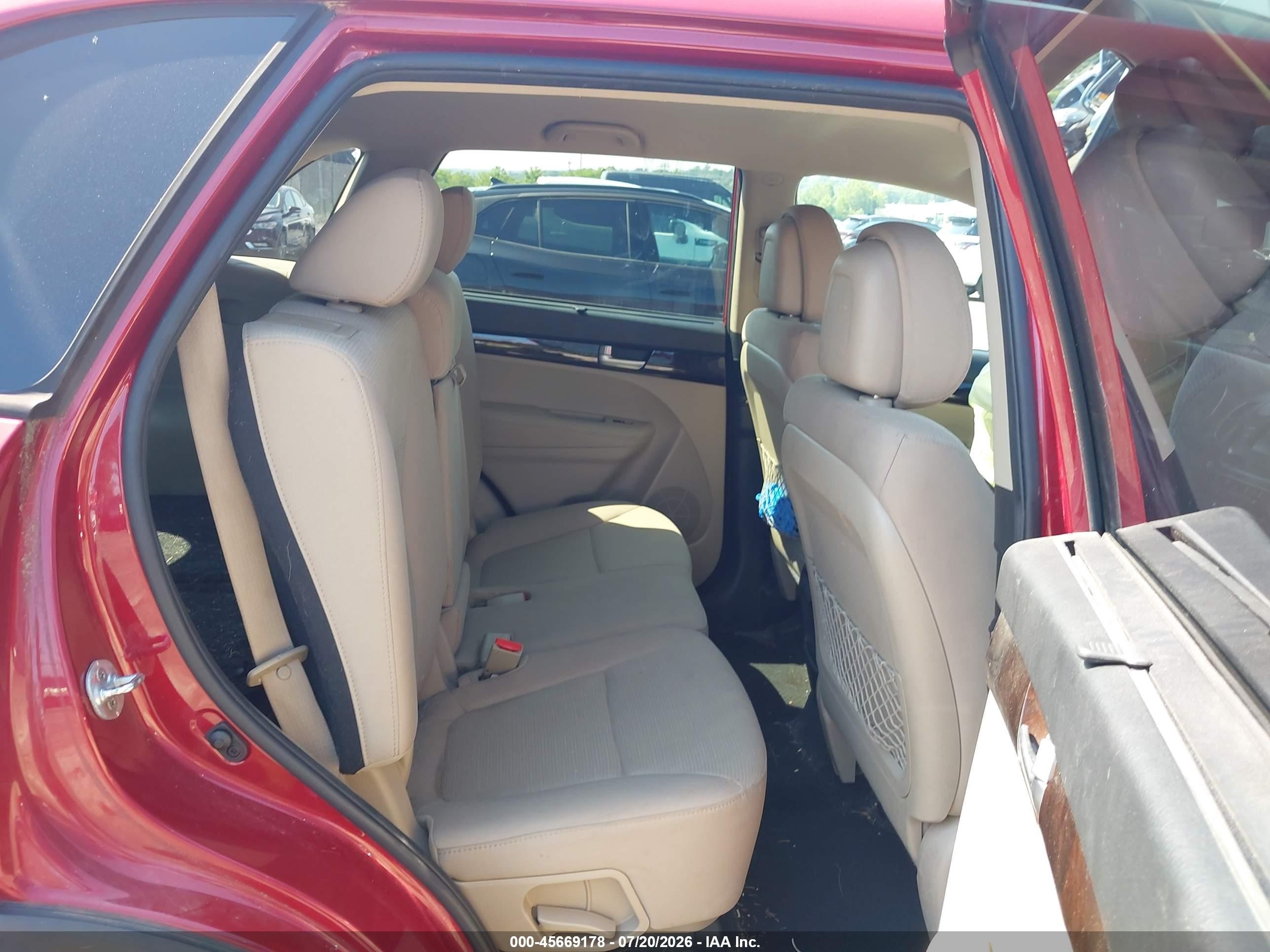 2015 Kia Sorento Lx Красный vin: 5XYKTDA67FG640722