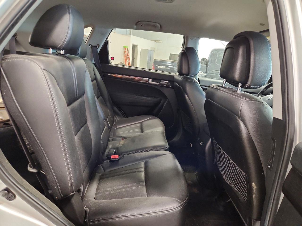 2014 Kia Sorento Lx Silver vin: 5XYKTDA69EG482673