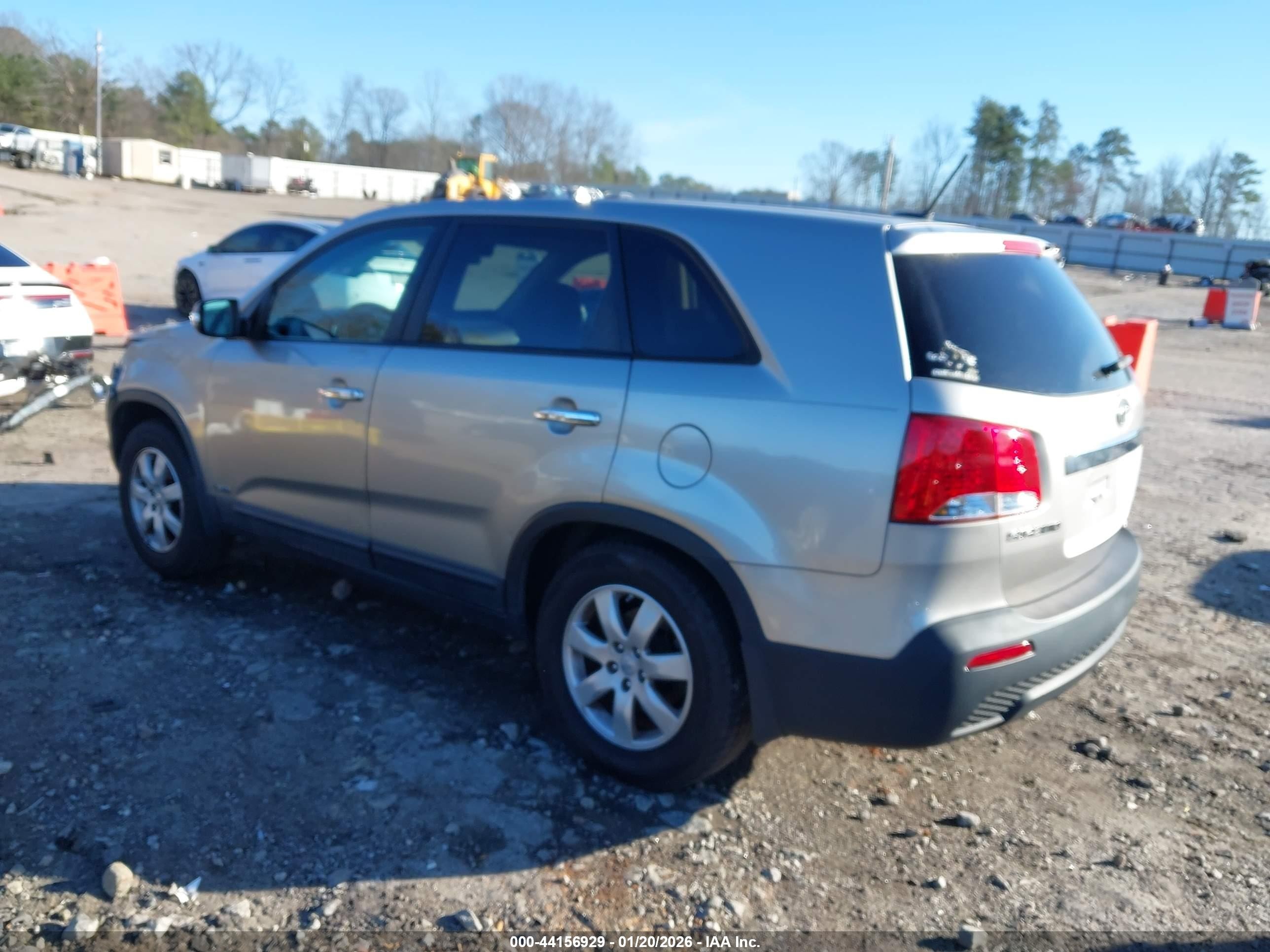 2013 Kia Sorento Lx Серебряный vin: 5XYKTDA6XDG399137