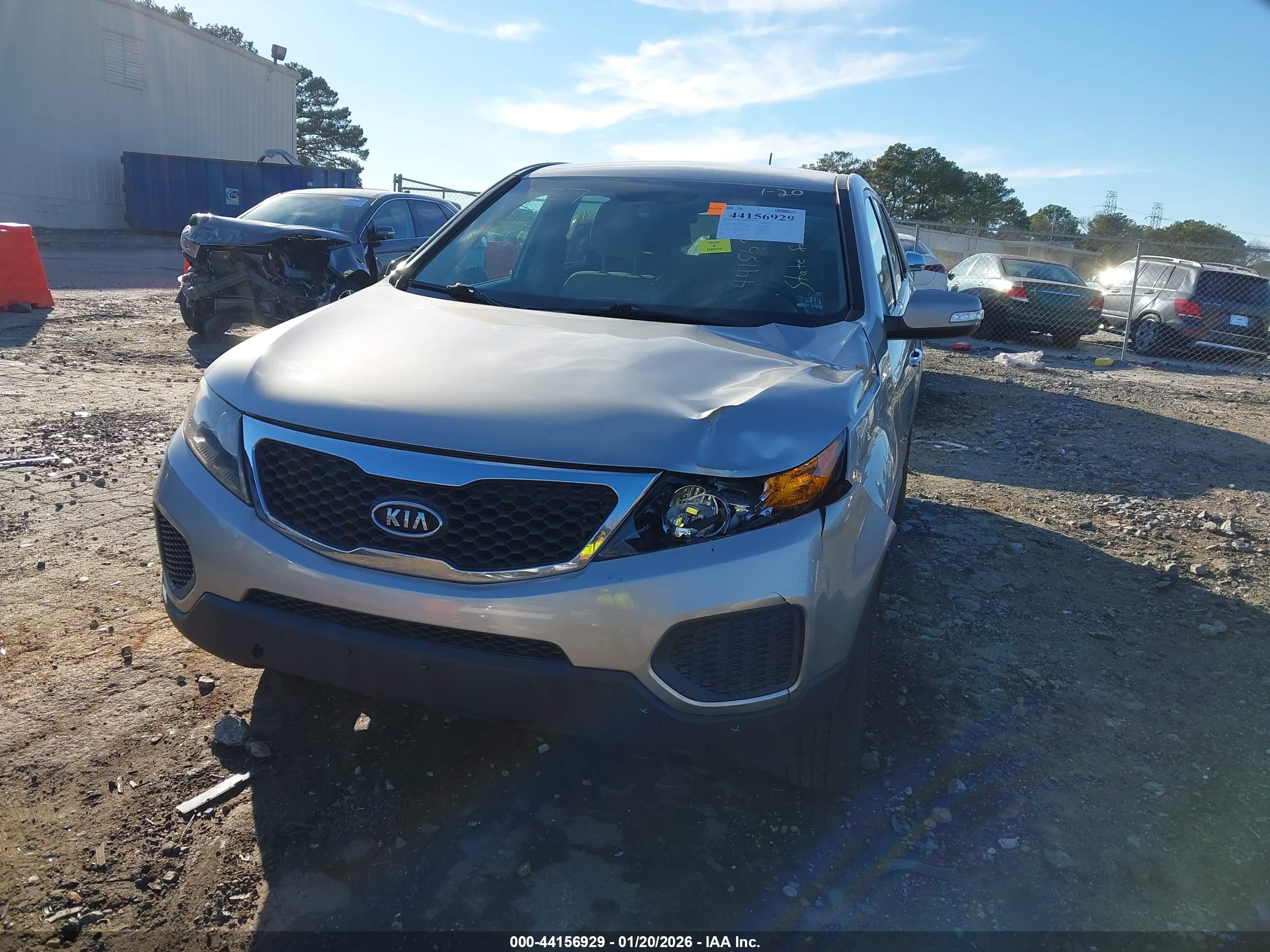 2013 Kia Sorento Lx Серебряный vin: 5XYKTDA6XDG399137