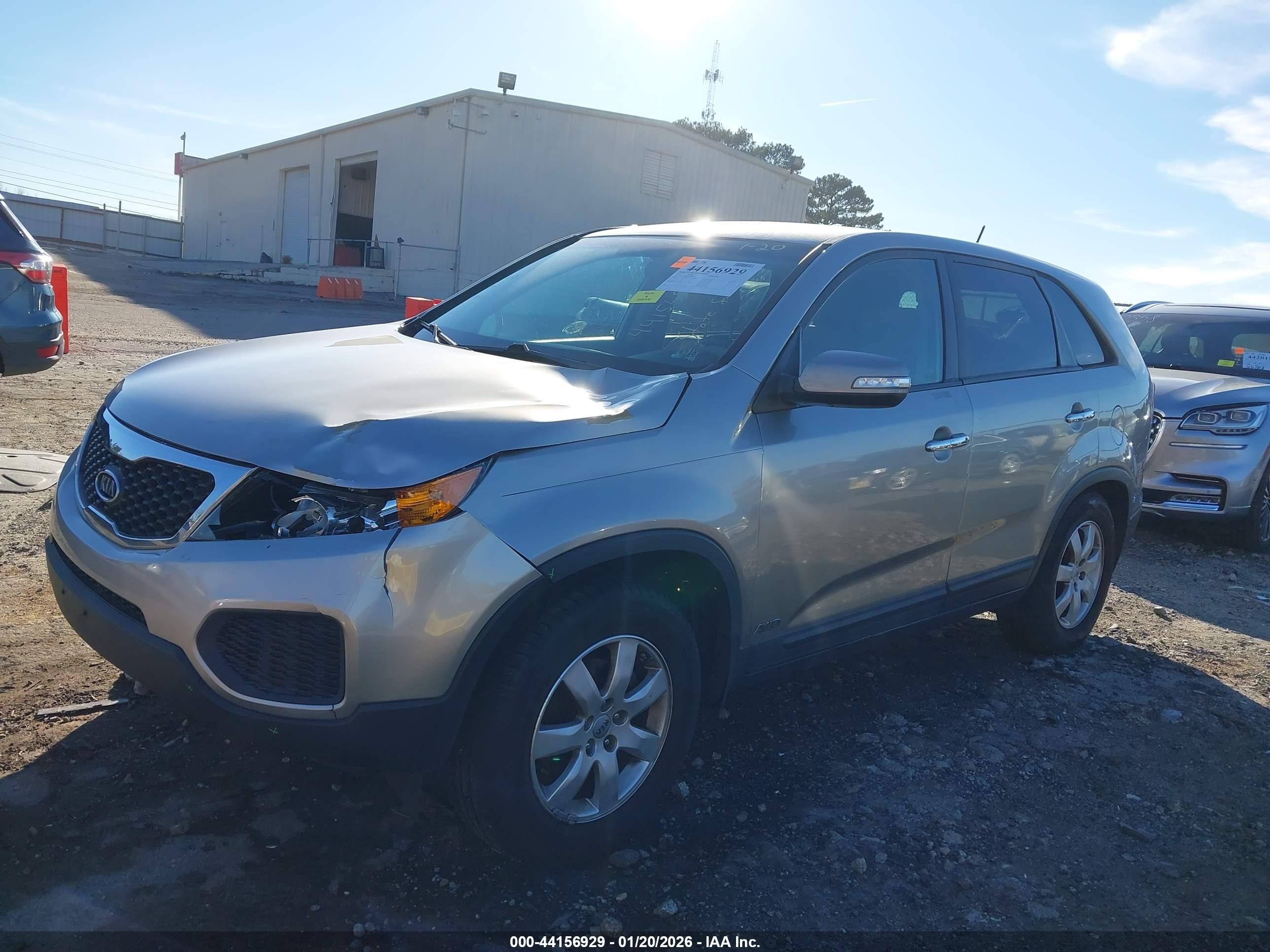 2013 Kia Sorento Lx Серебряный vin: 5XYKTDA6XDG399137