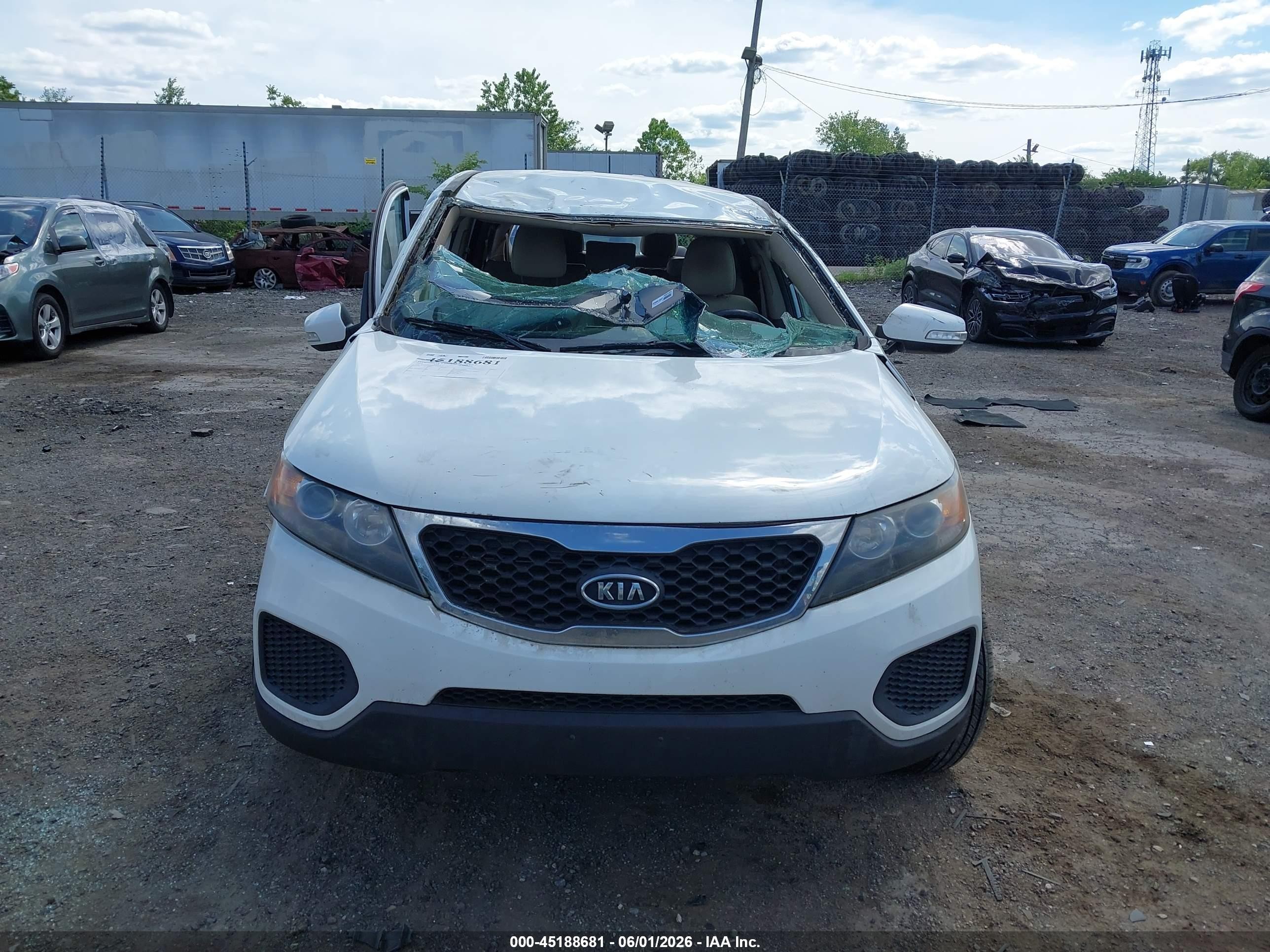 2013 Kia Sorento Lx White vin: 5XYKTDA6XDG423677