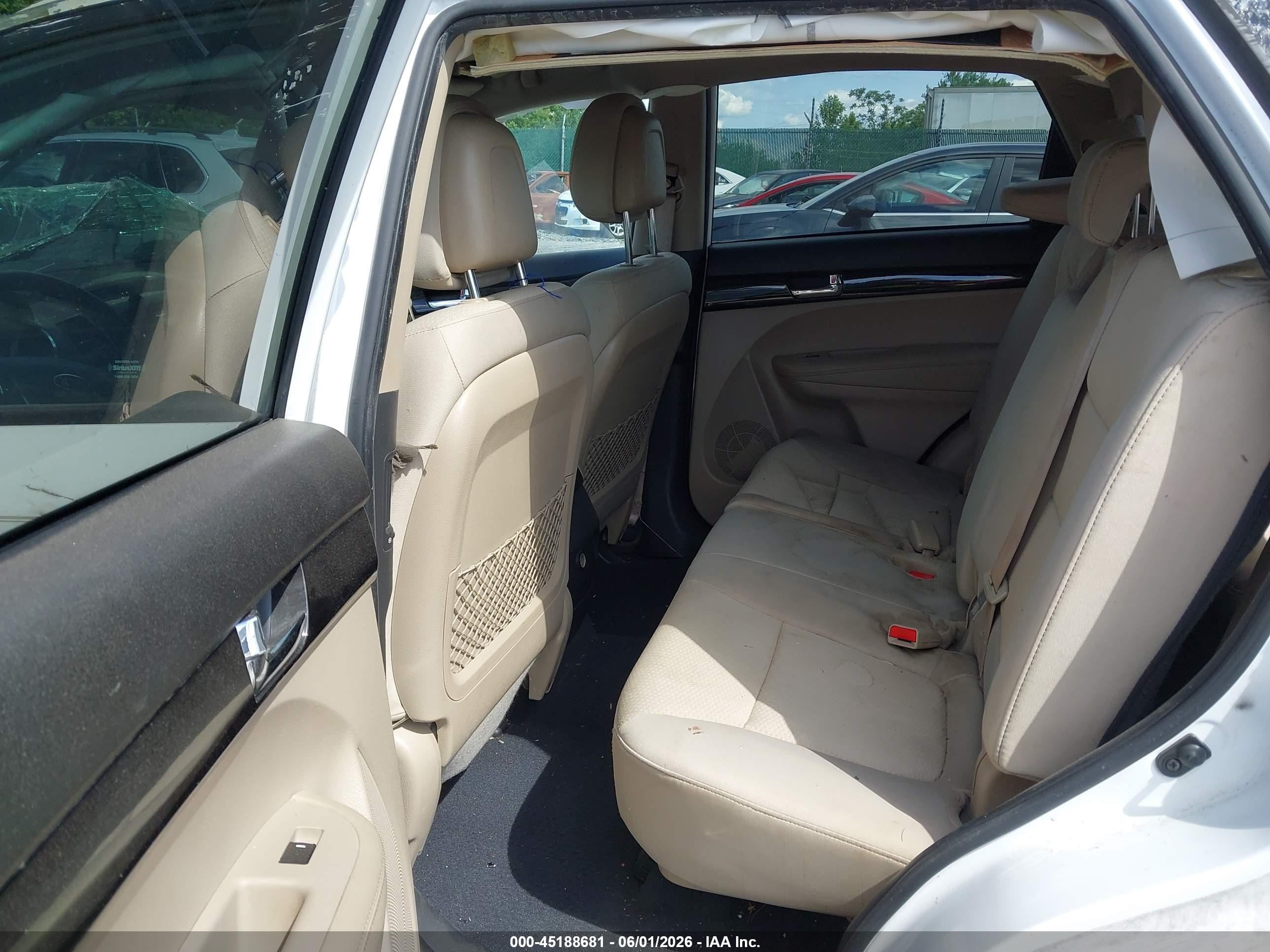 2013 Kia Sorento Lx White vin: 5XYKTDA6XDG423677