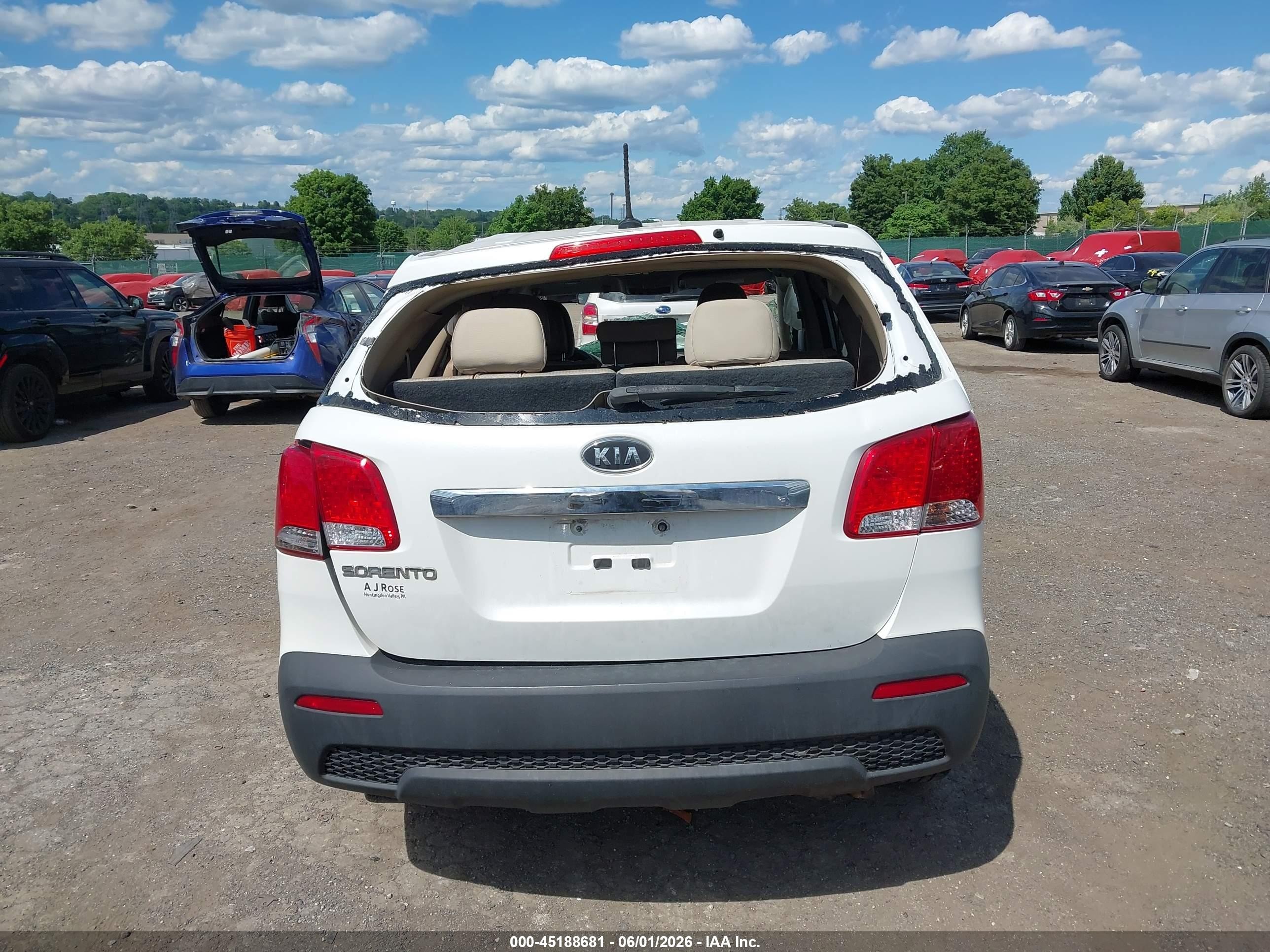 2013 Kia Sorento Lx White vin: 5XYKTDA6XDG423677