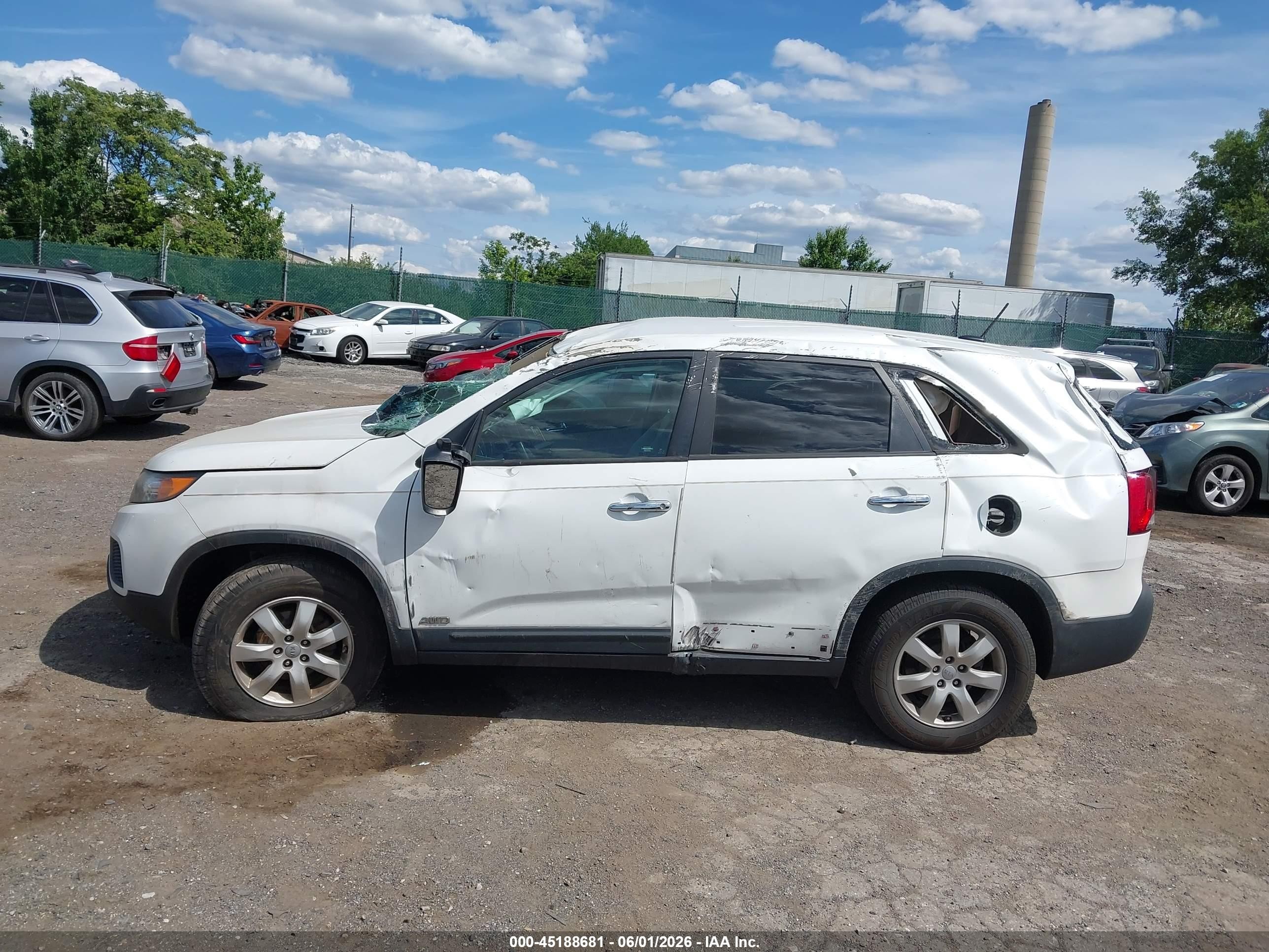 2013 Kia Sorento Lx White vin: 5XYKTDA6XDG423677