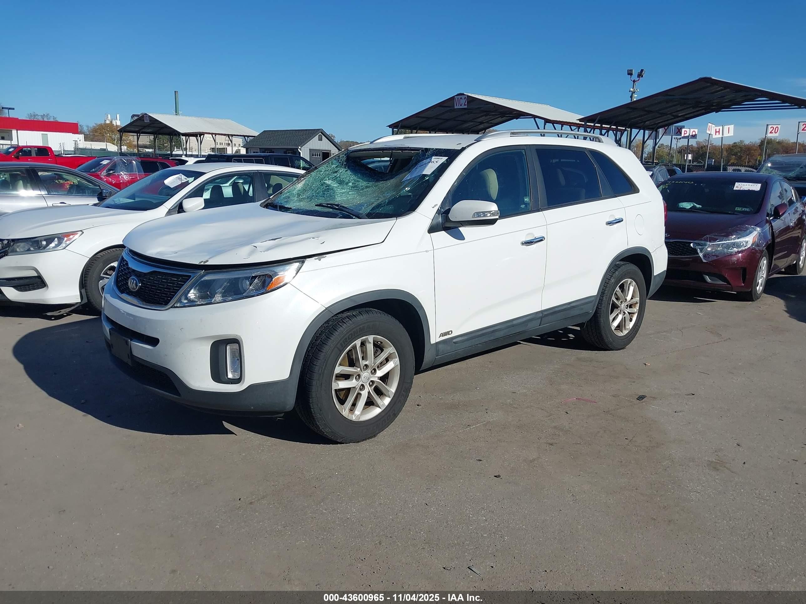 2015 Kia Sorento Lx White vin: 5XYKTDA6XFG555387